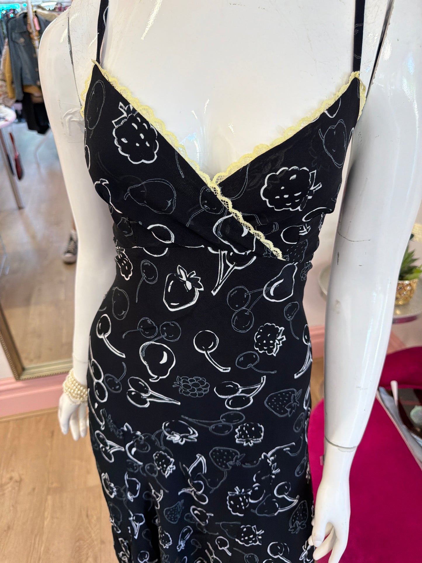 535 Black fruit dress