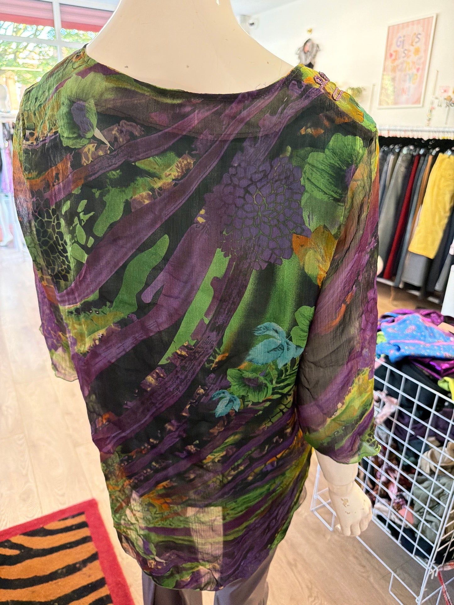 625 embroidered sheer top Size XL