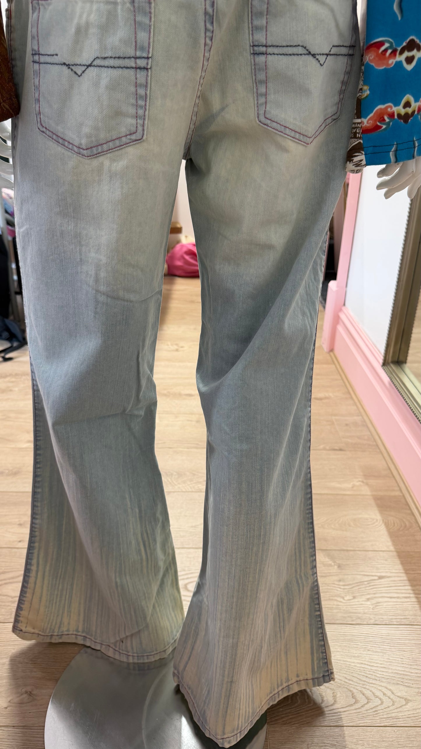 158 light wash flared jeans