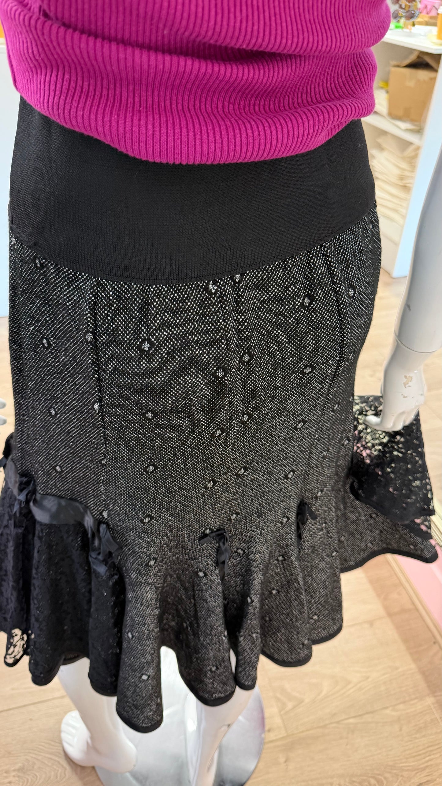 195 Black lace skirt