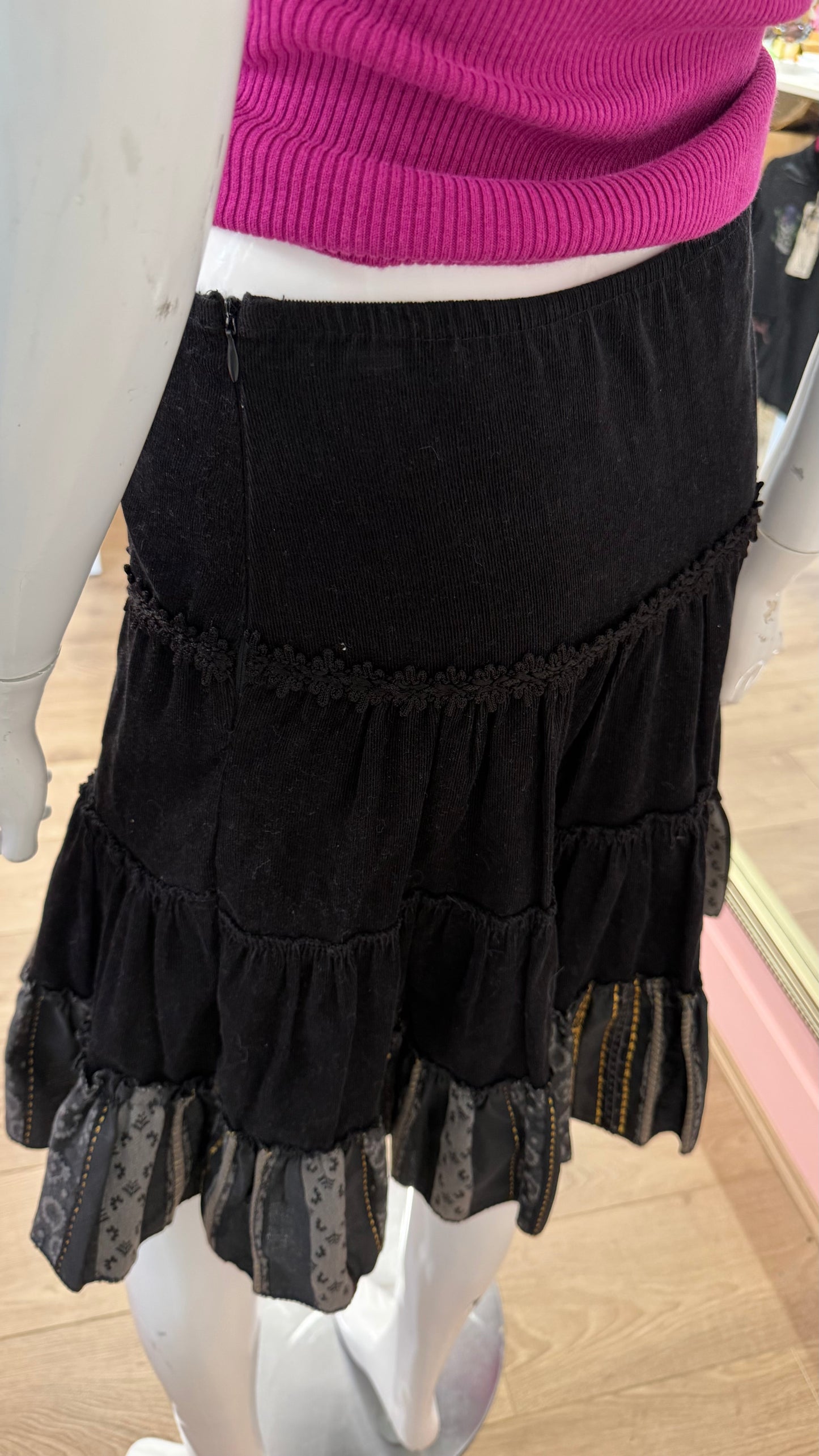 198 Black midi skirt