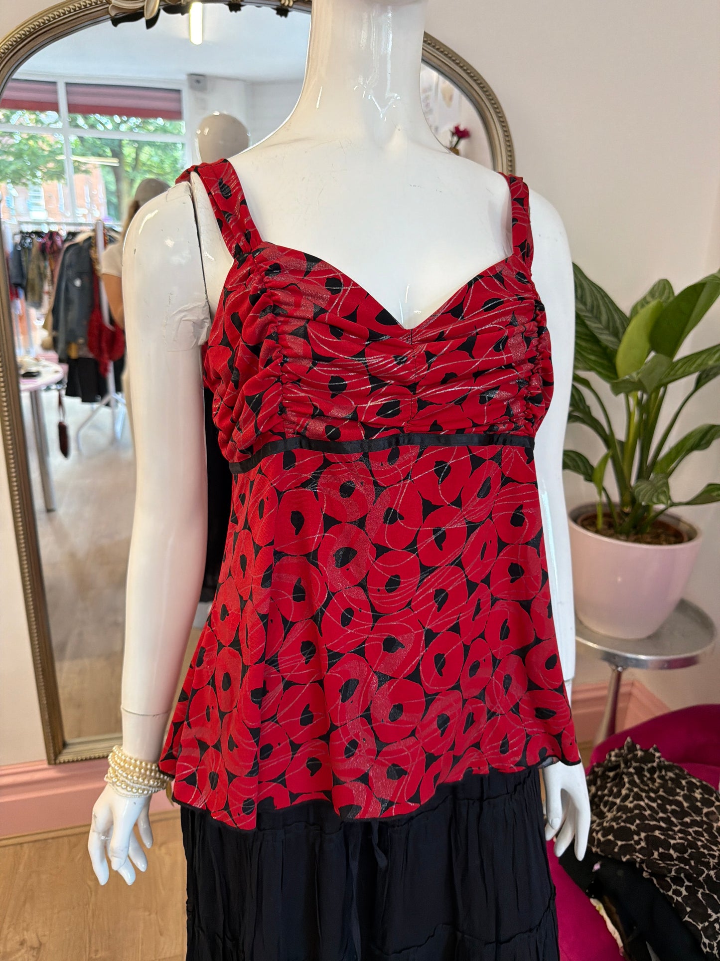 514 black and red top