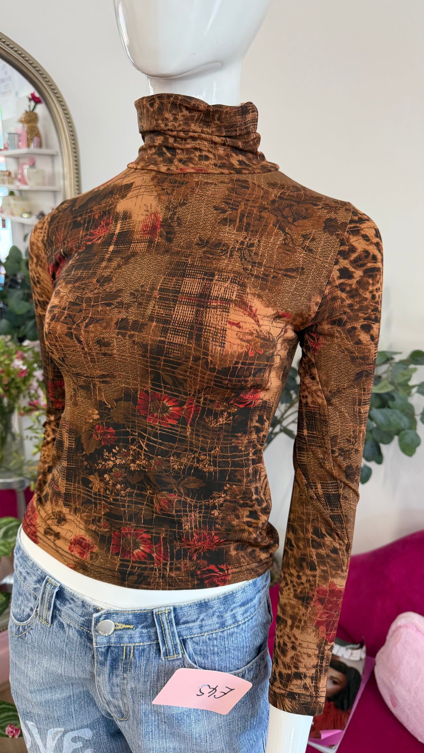 355 Polar neck patterned top