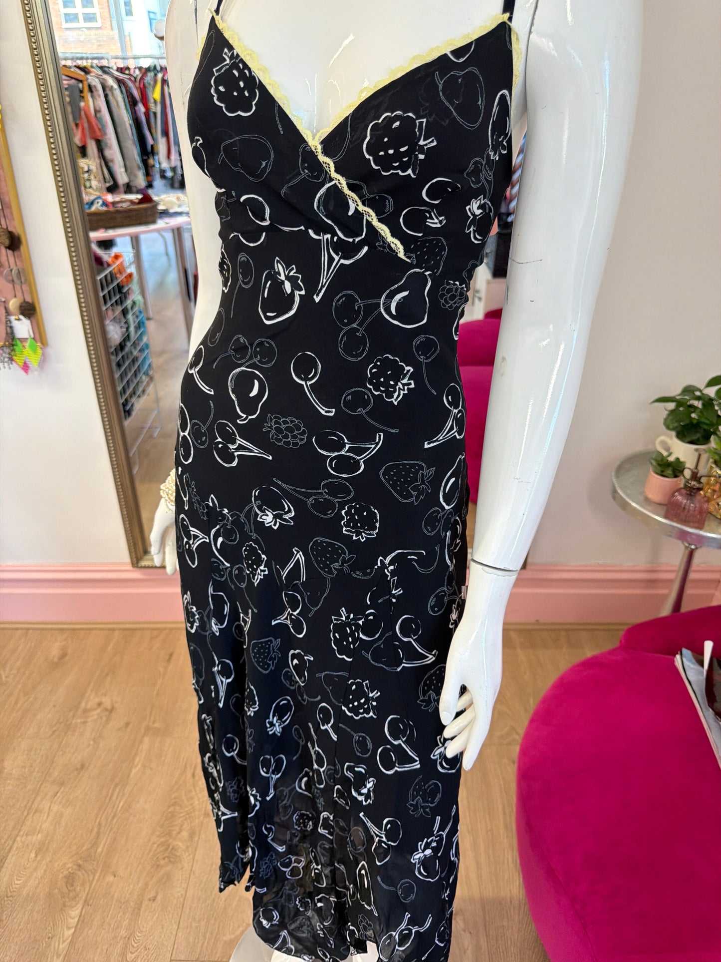 535 Black fruit dress