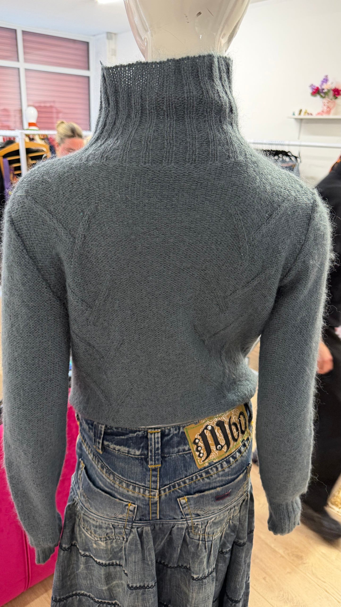 84 blue zip jumper