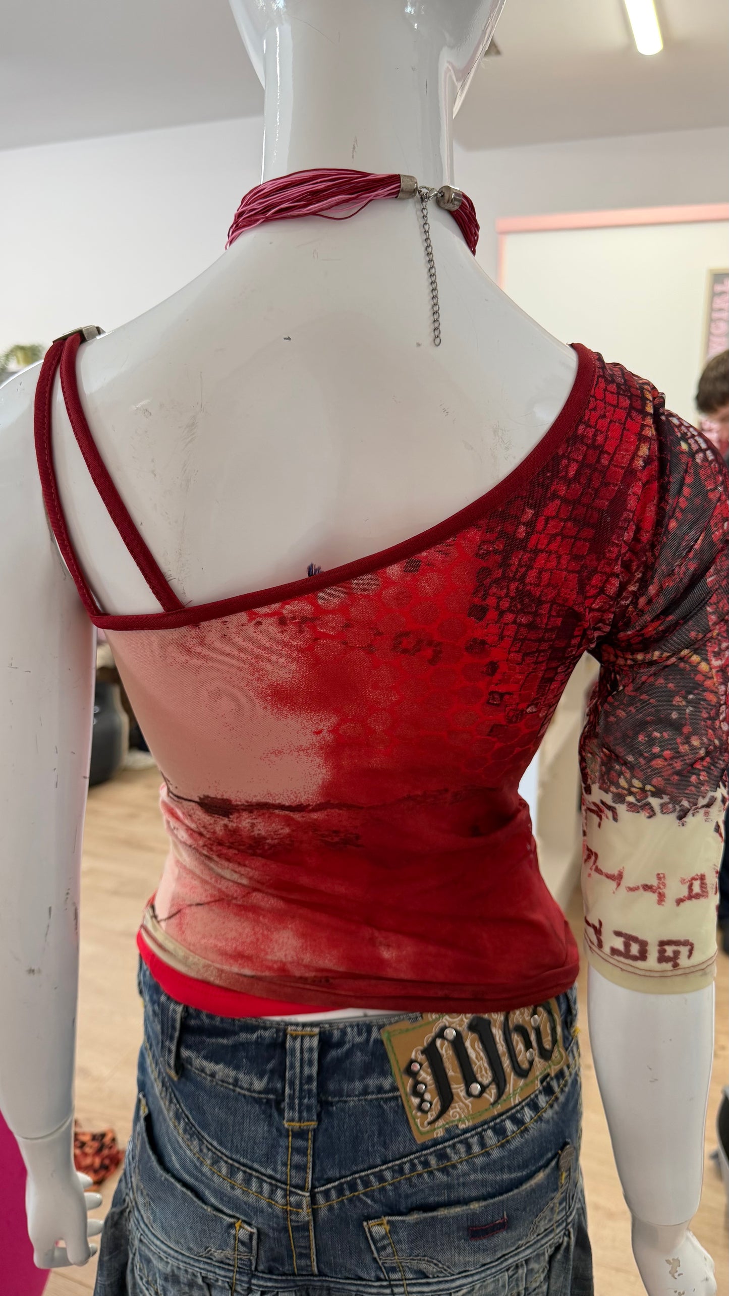 77 Red top