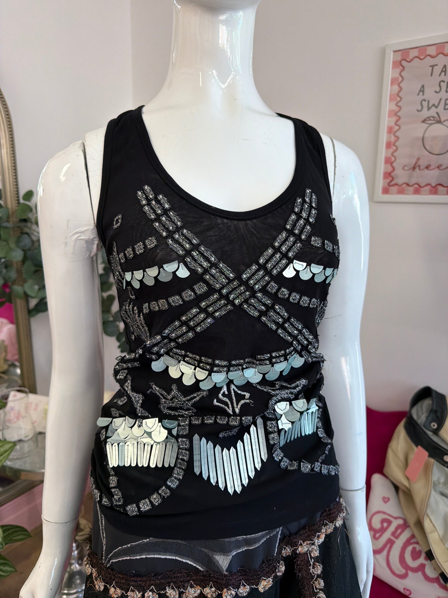 439 Save The Queen tank top
