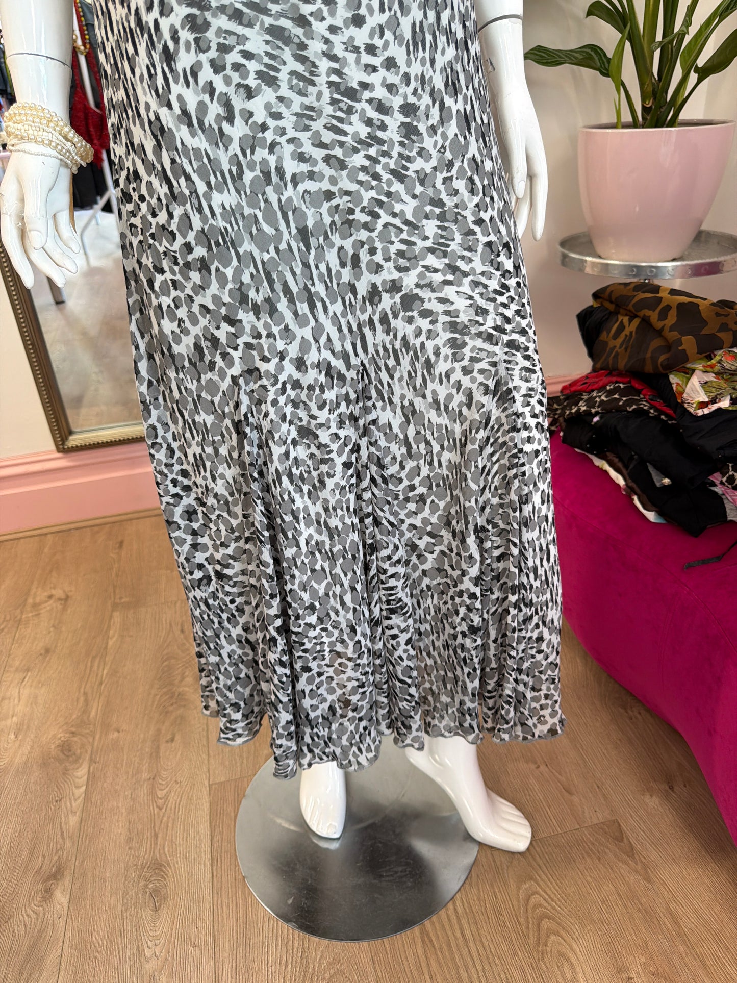 517 Grey leopard print dress