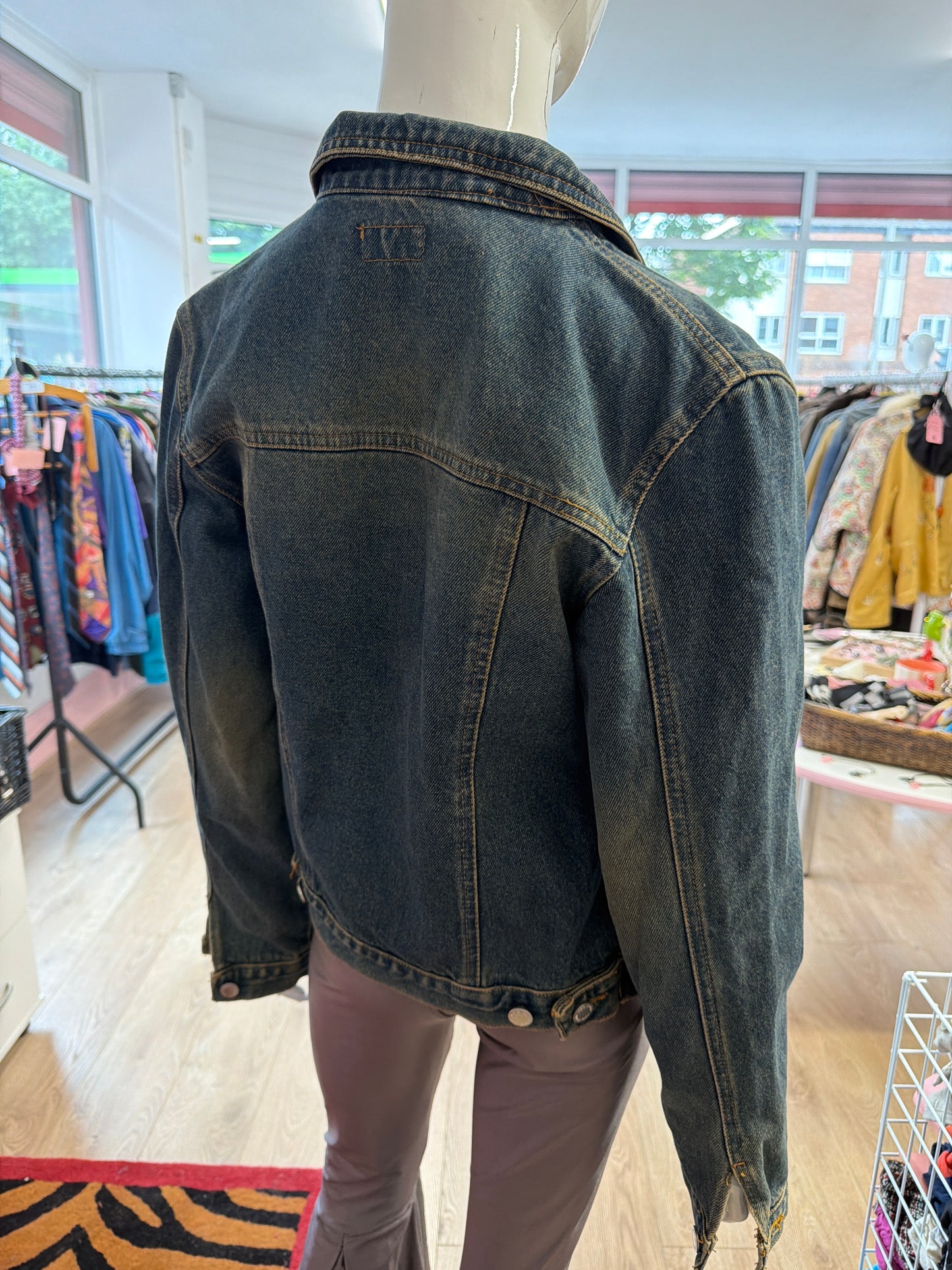 596 Asia jeans denim jacket Size Large