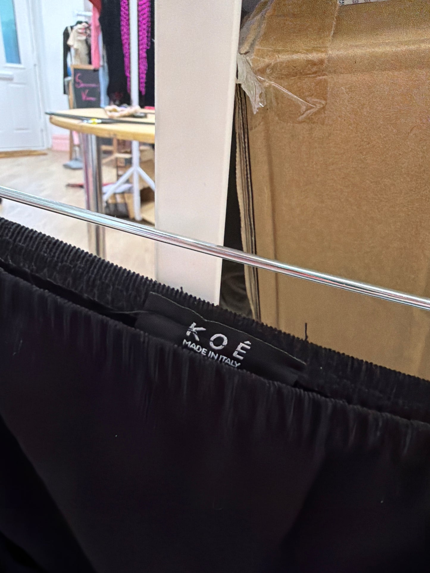 198 Black midi skirt