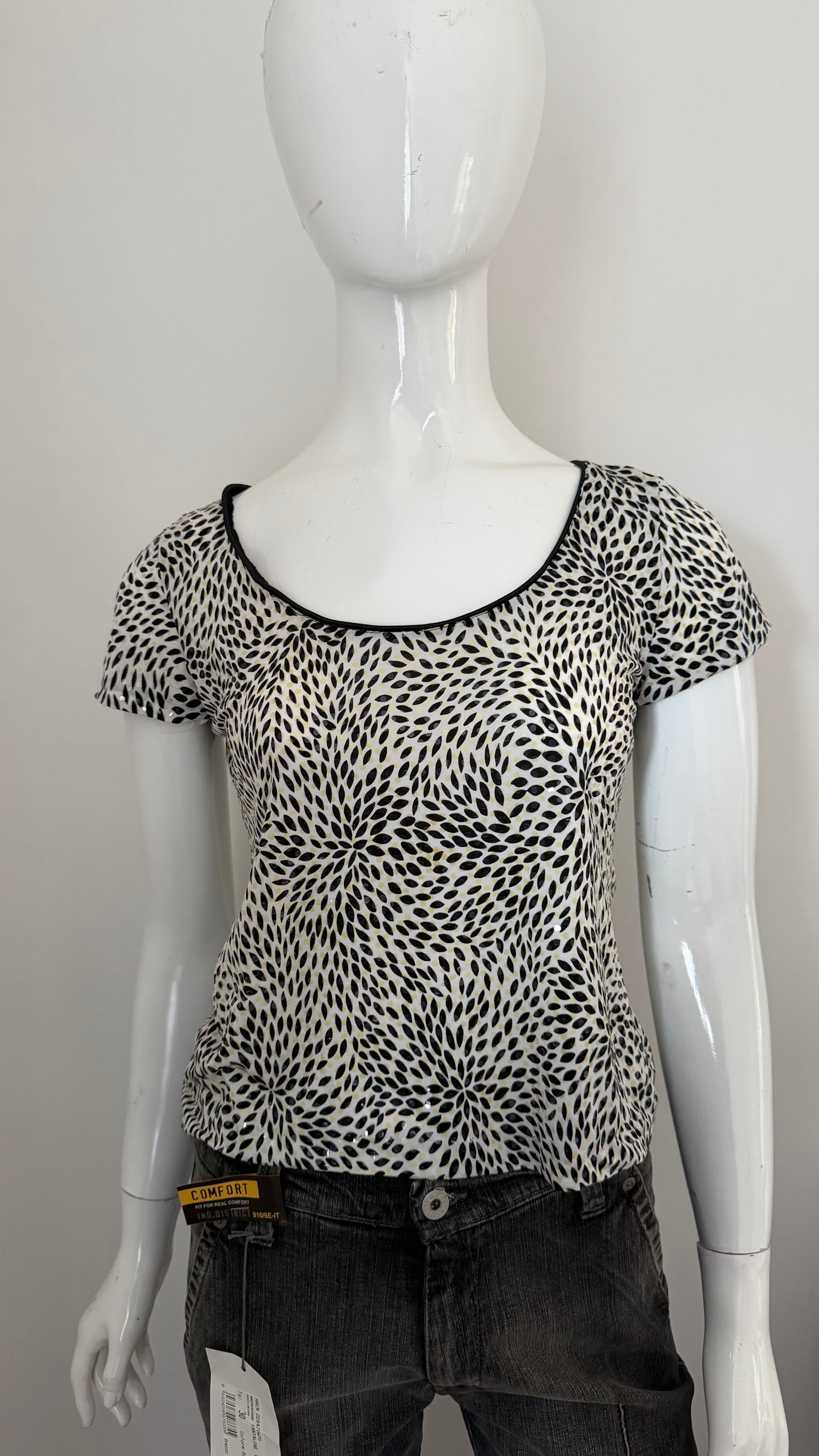 27 Black & White top