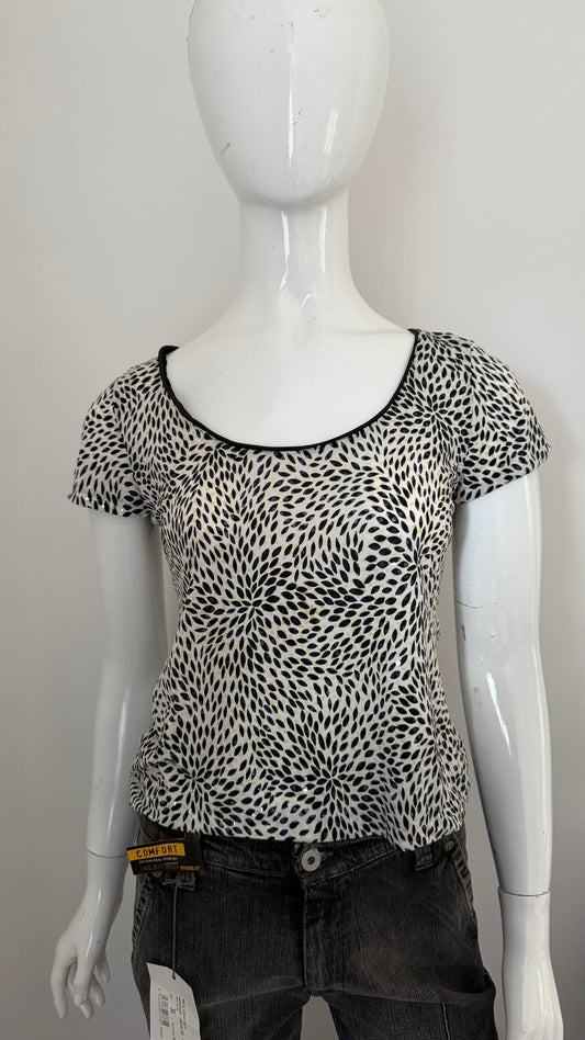 27 Black & White top