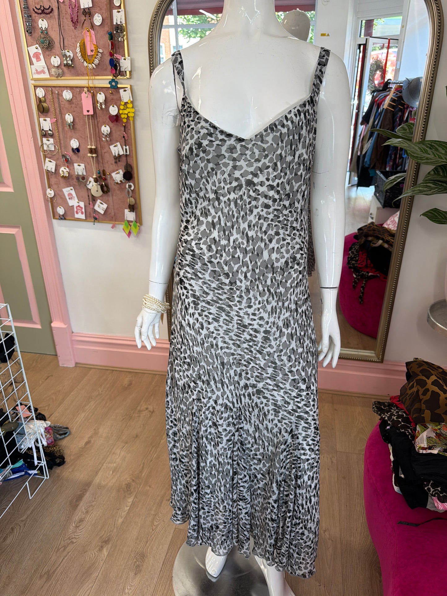 517 Grey leopard print dress