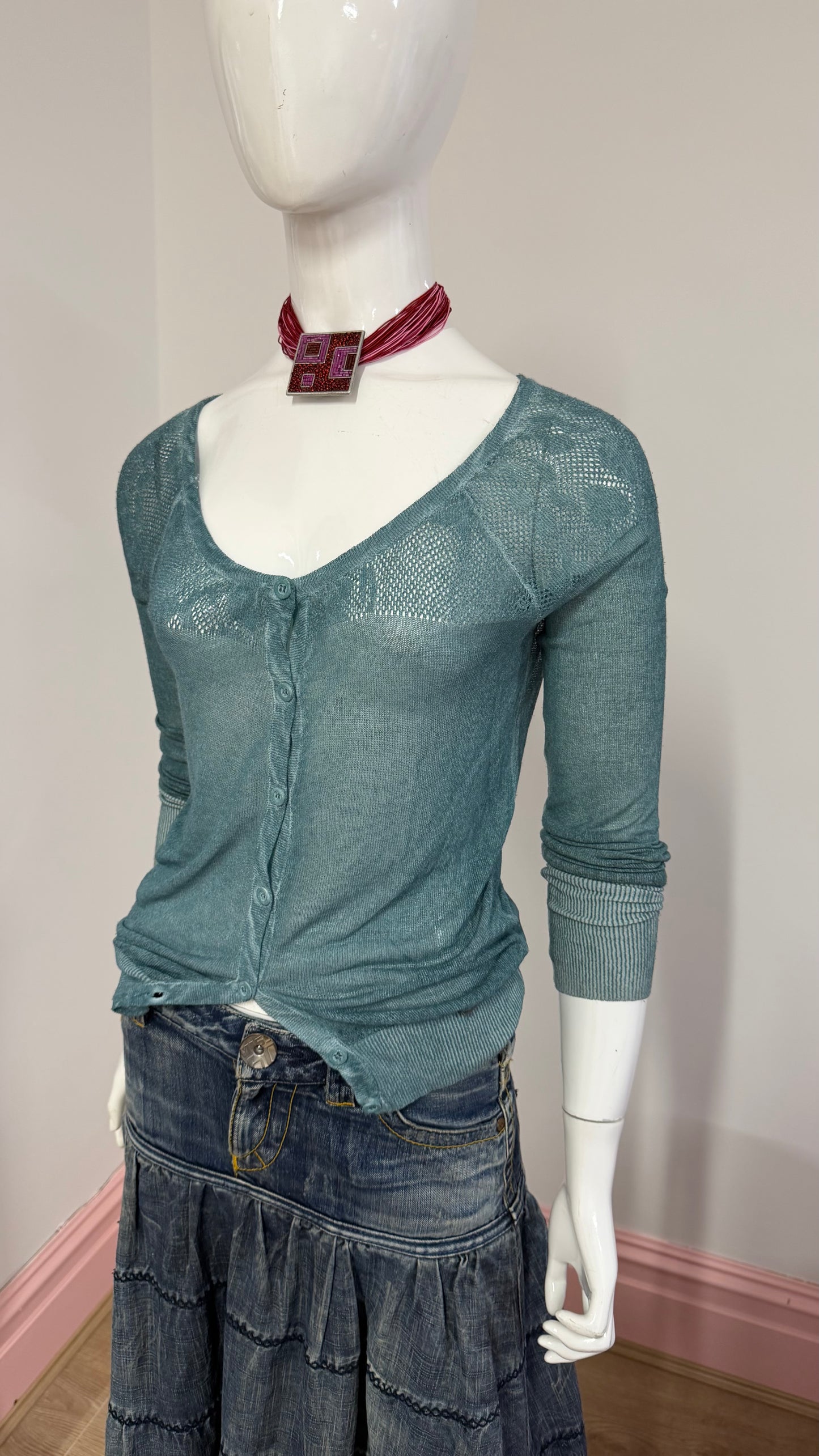 106 Light knit cardy