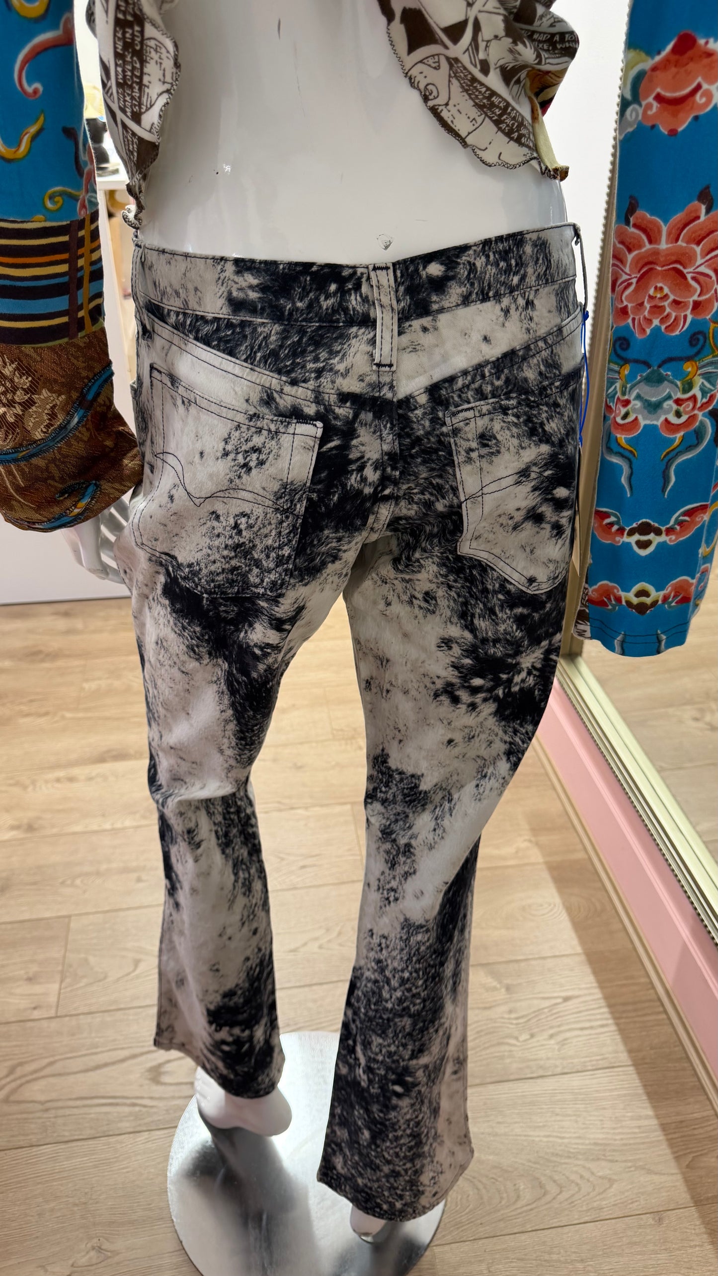 155 grey & white printed jeans