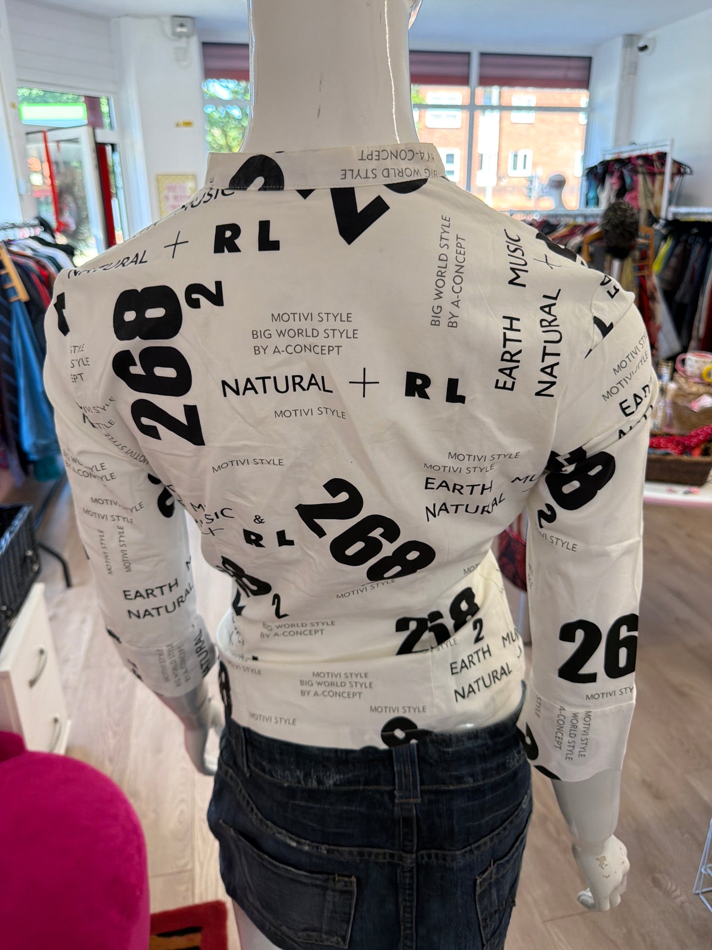 590 Black & white shirt