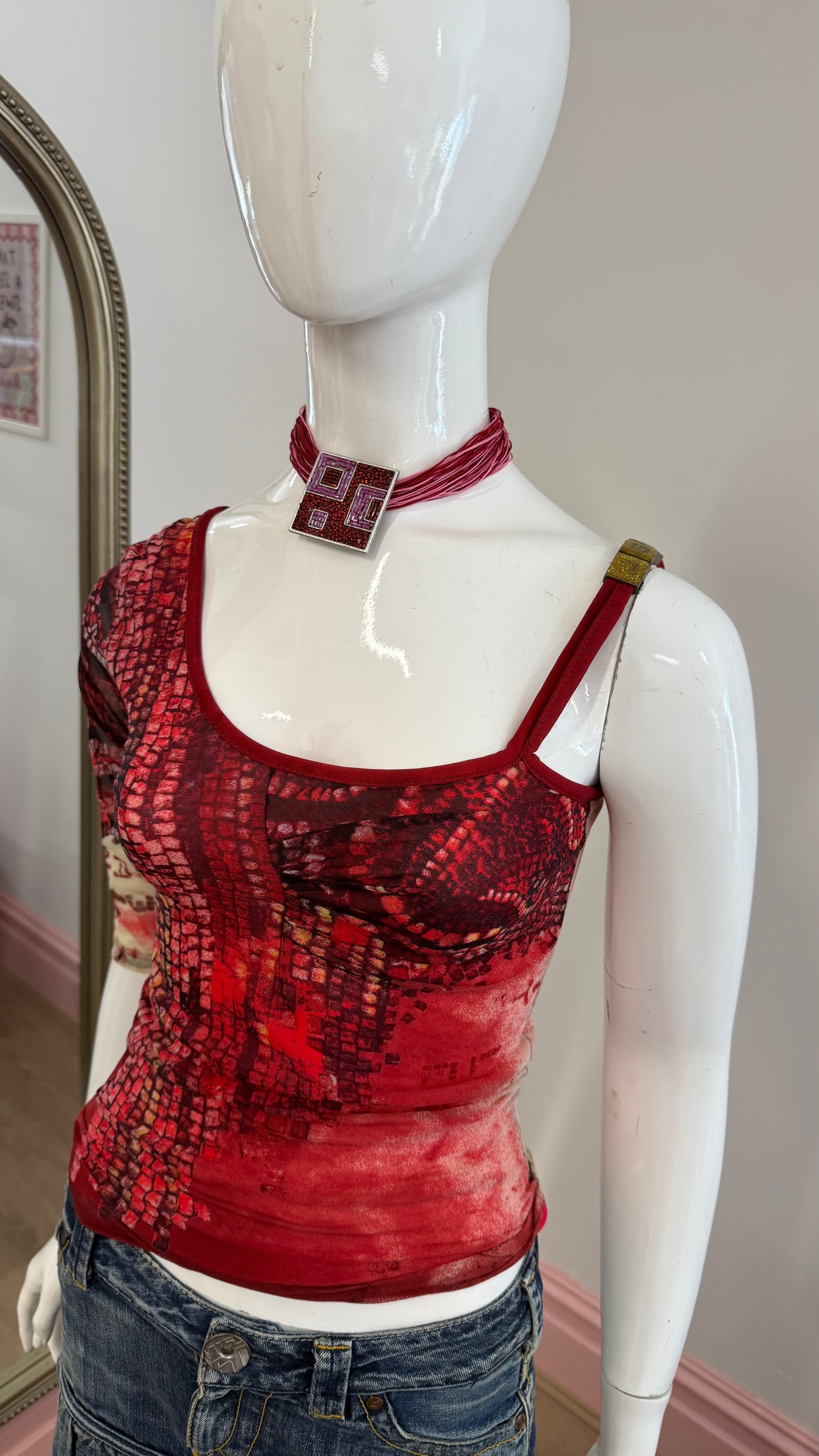 77 Red top