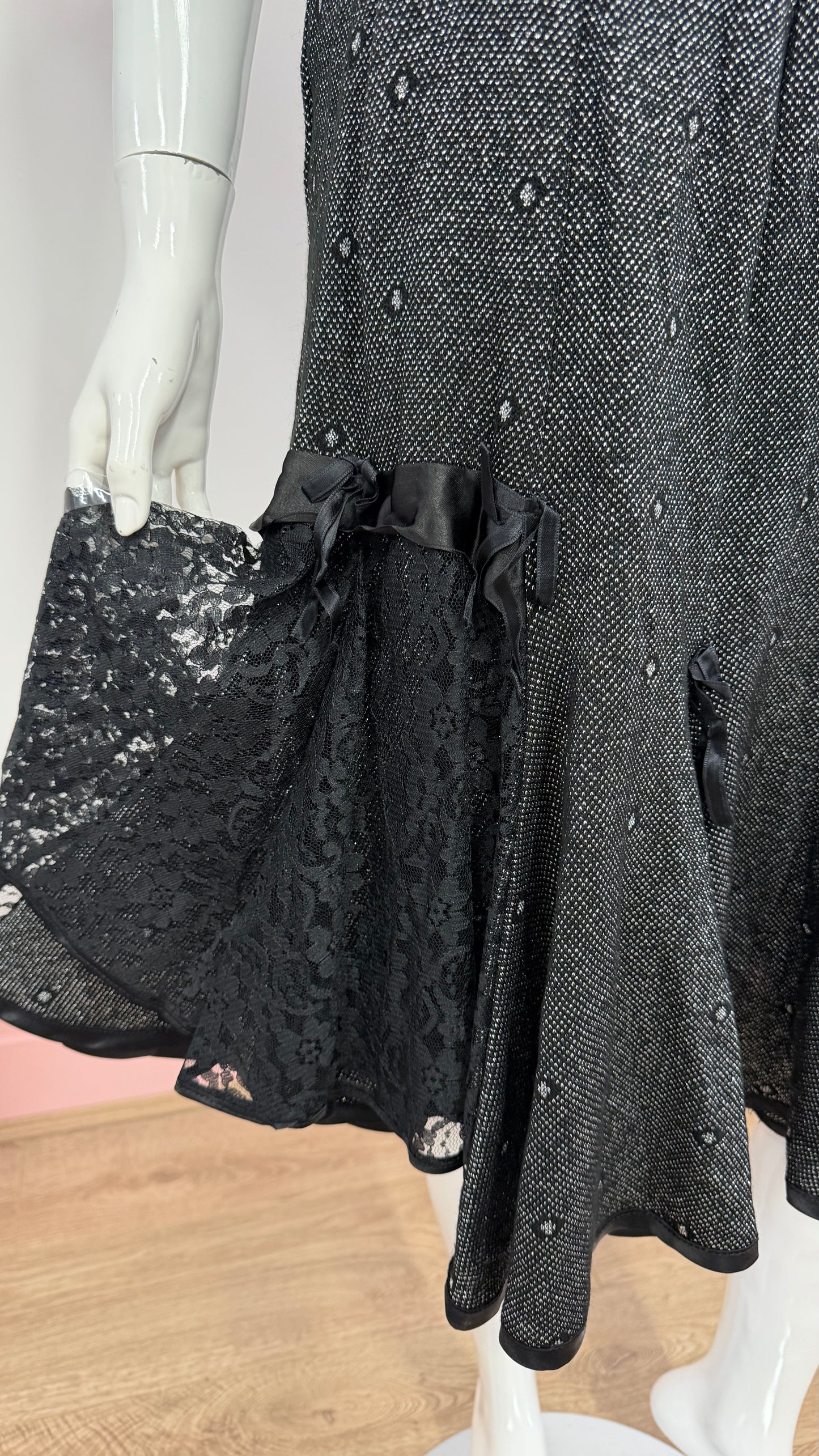 195 Black lace skirt