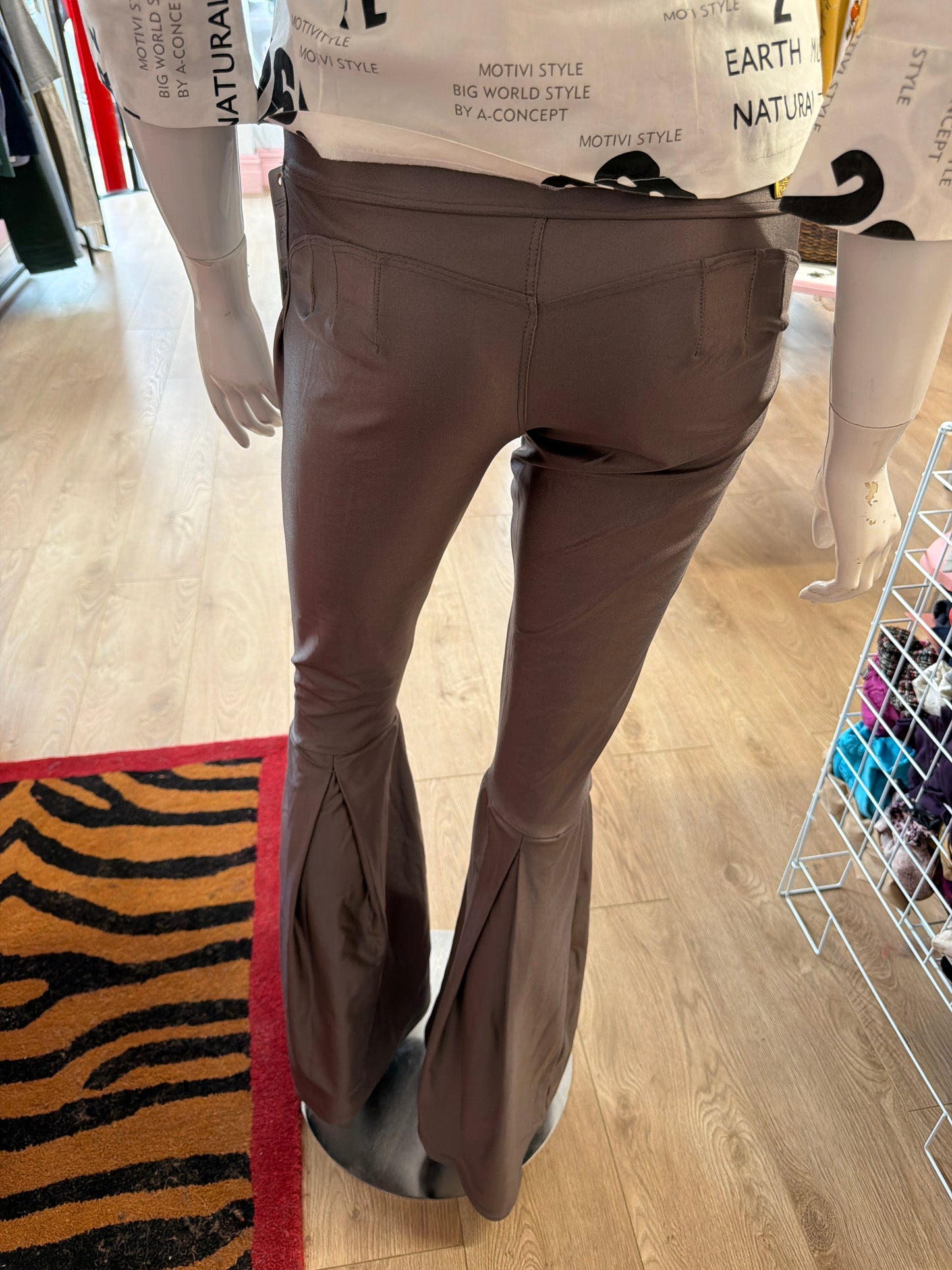 593 Satin Bell Bottomed leggings Size Small