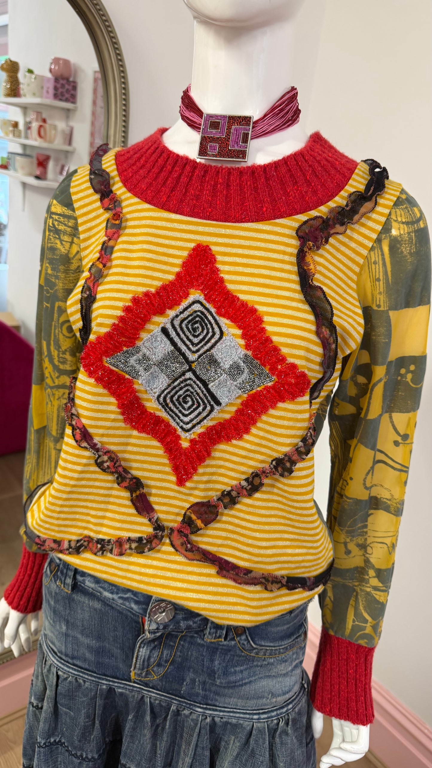86 Save the queen colourful top