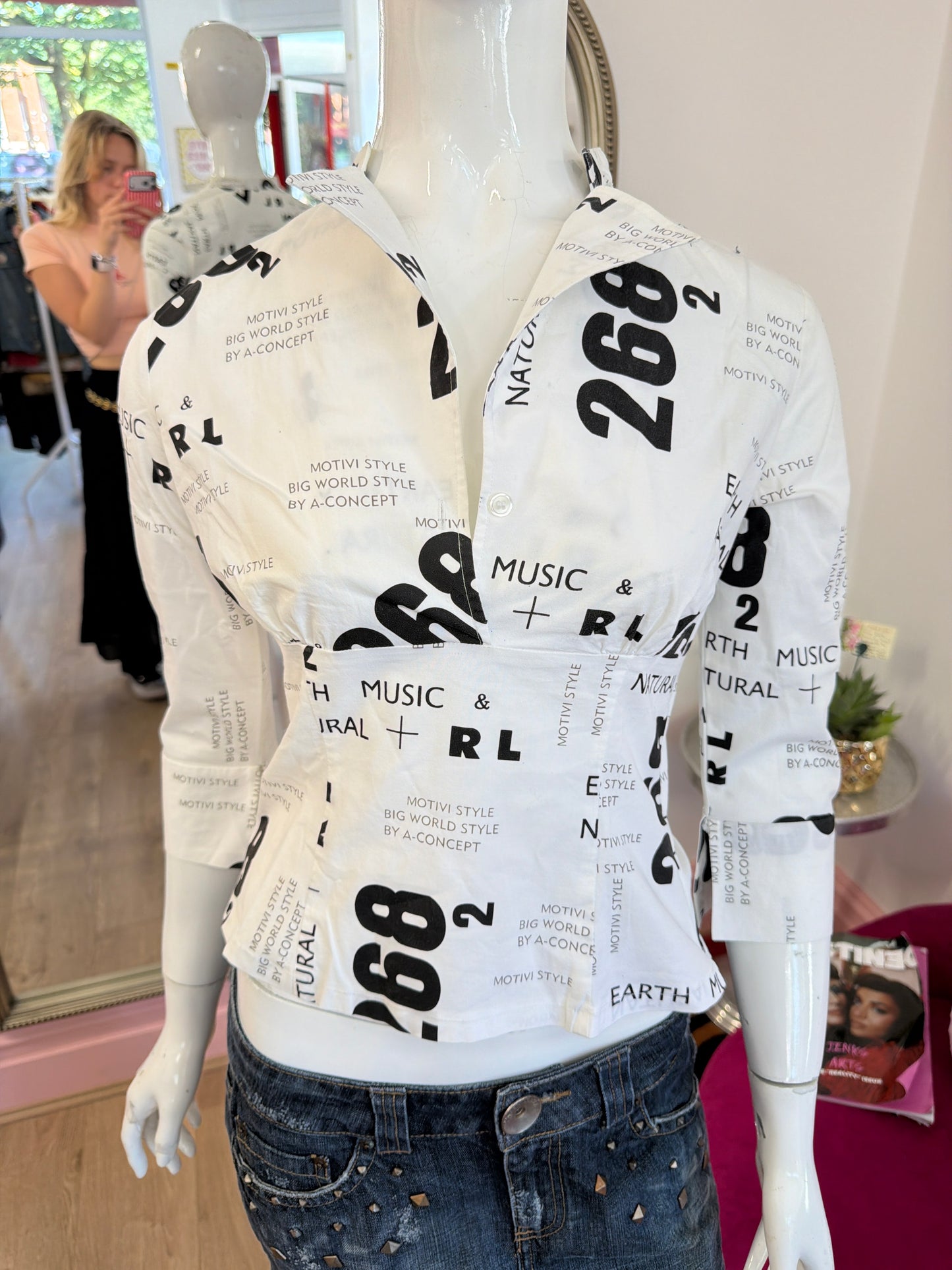 590 Black & white shirt