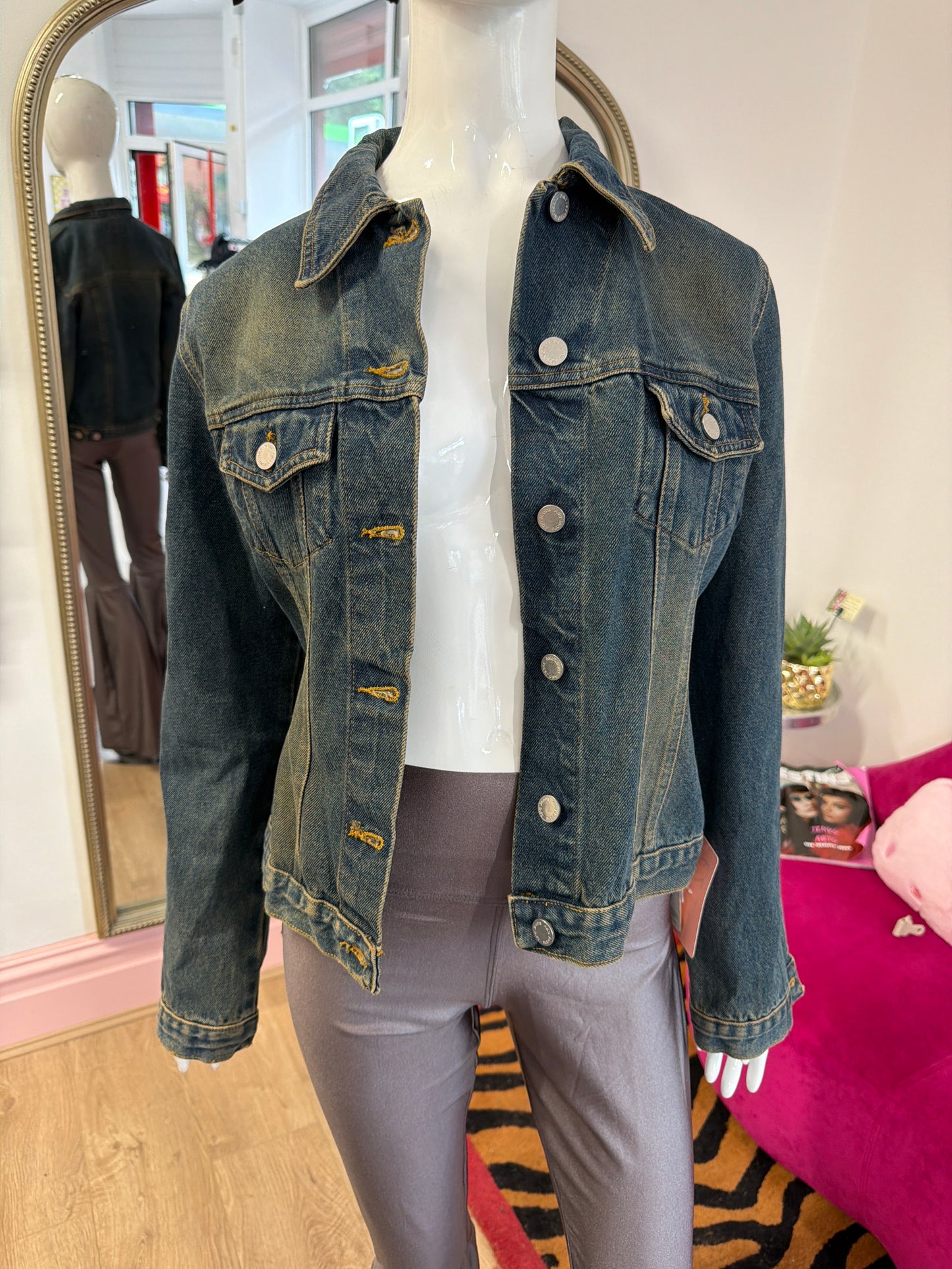 596 Asia jeans denim jacket Size Large