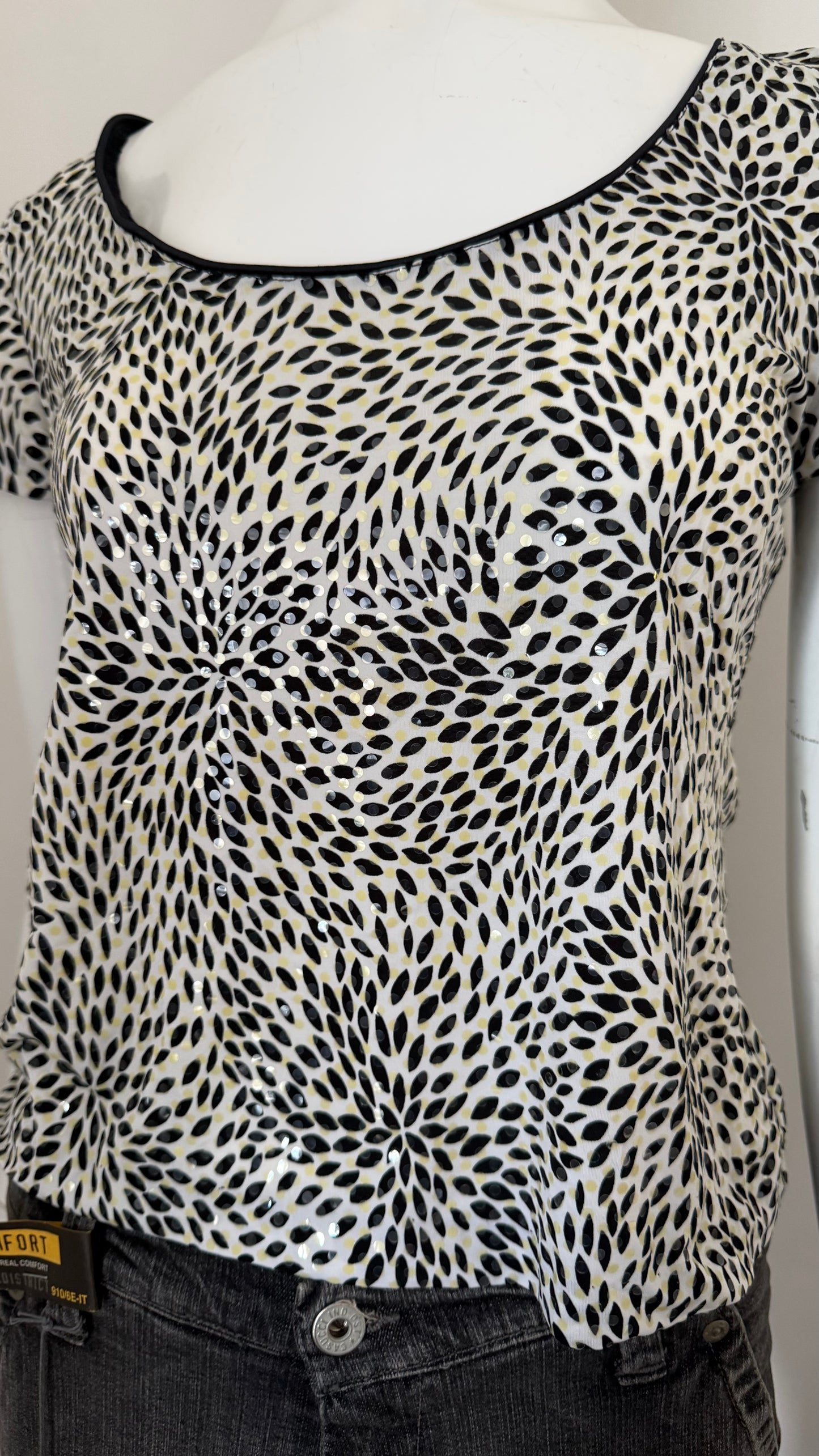 27 Black & White top