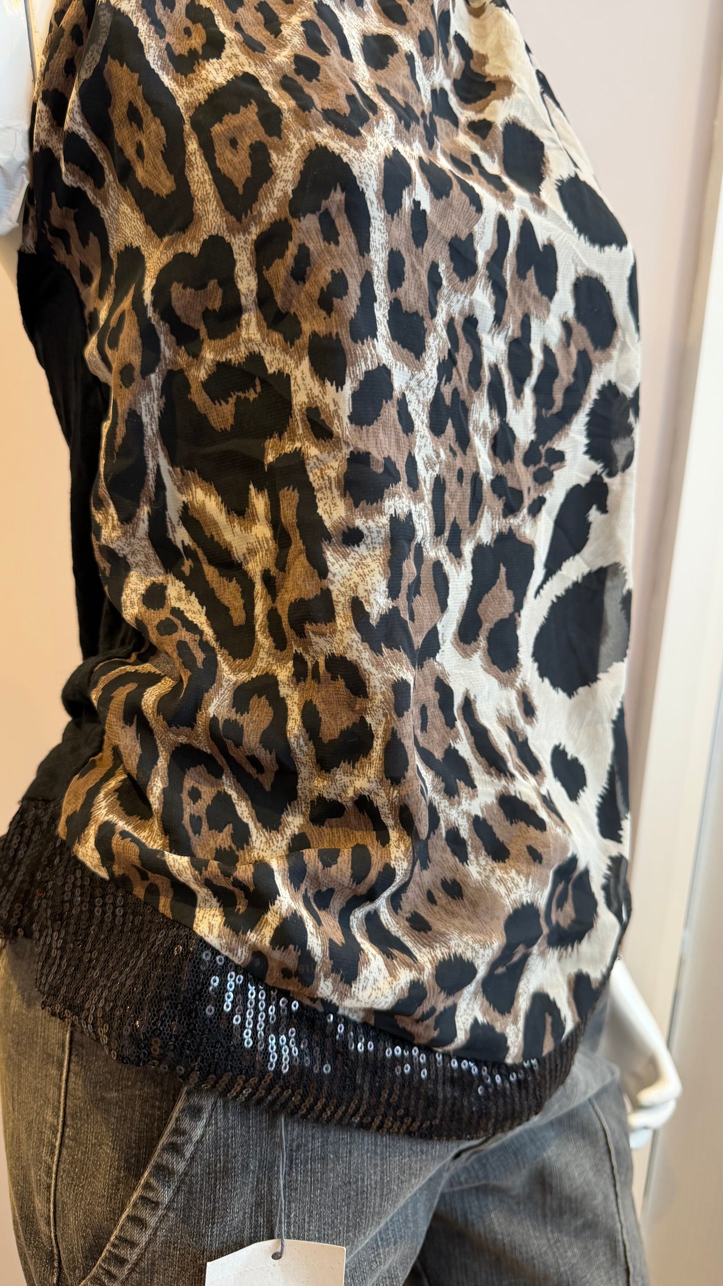3 Leopard print halter neck top