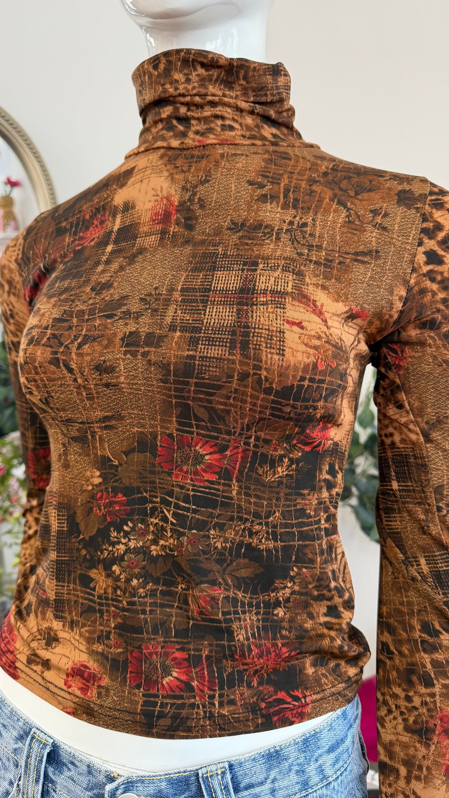 355 Polar neck patterned top