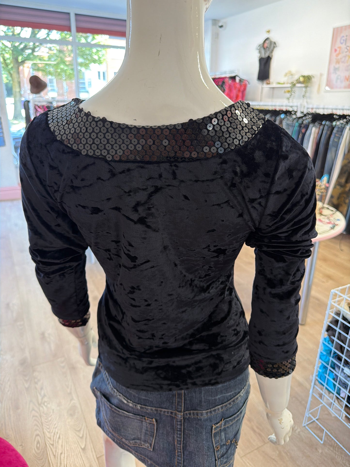 564 Black velvet & sequin top