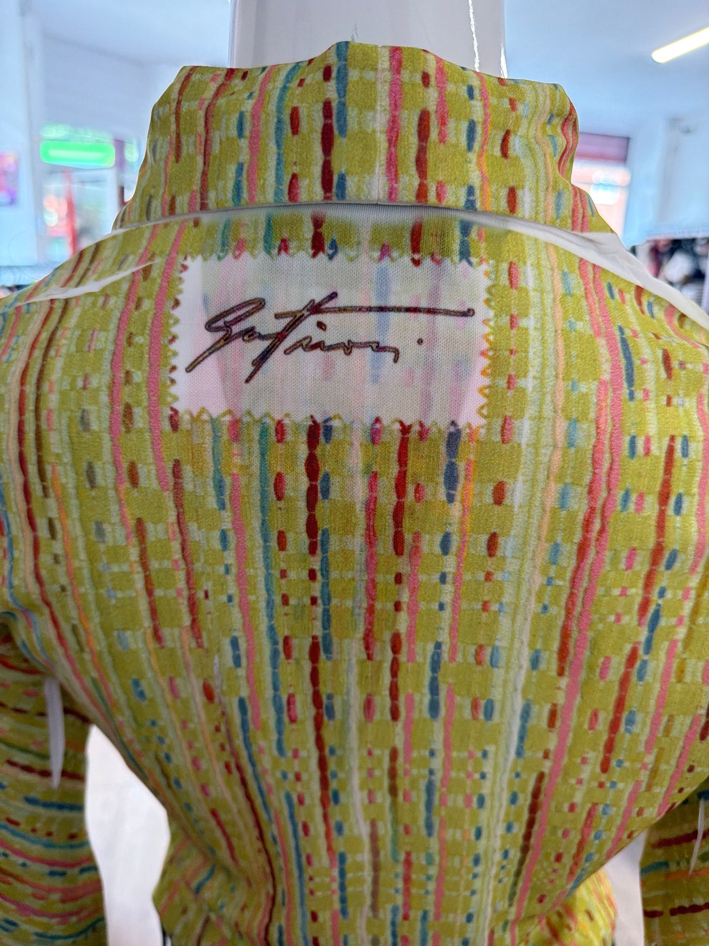 648 Colourful patterned blazer top Size small