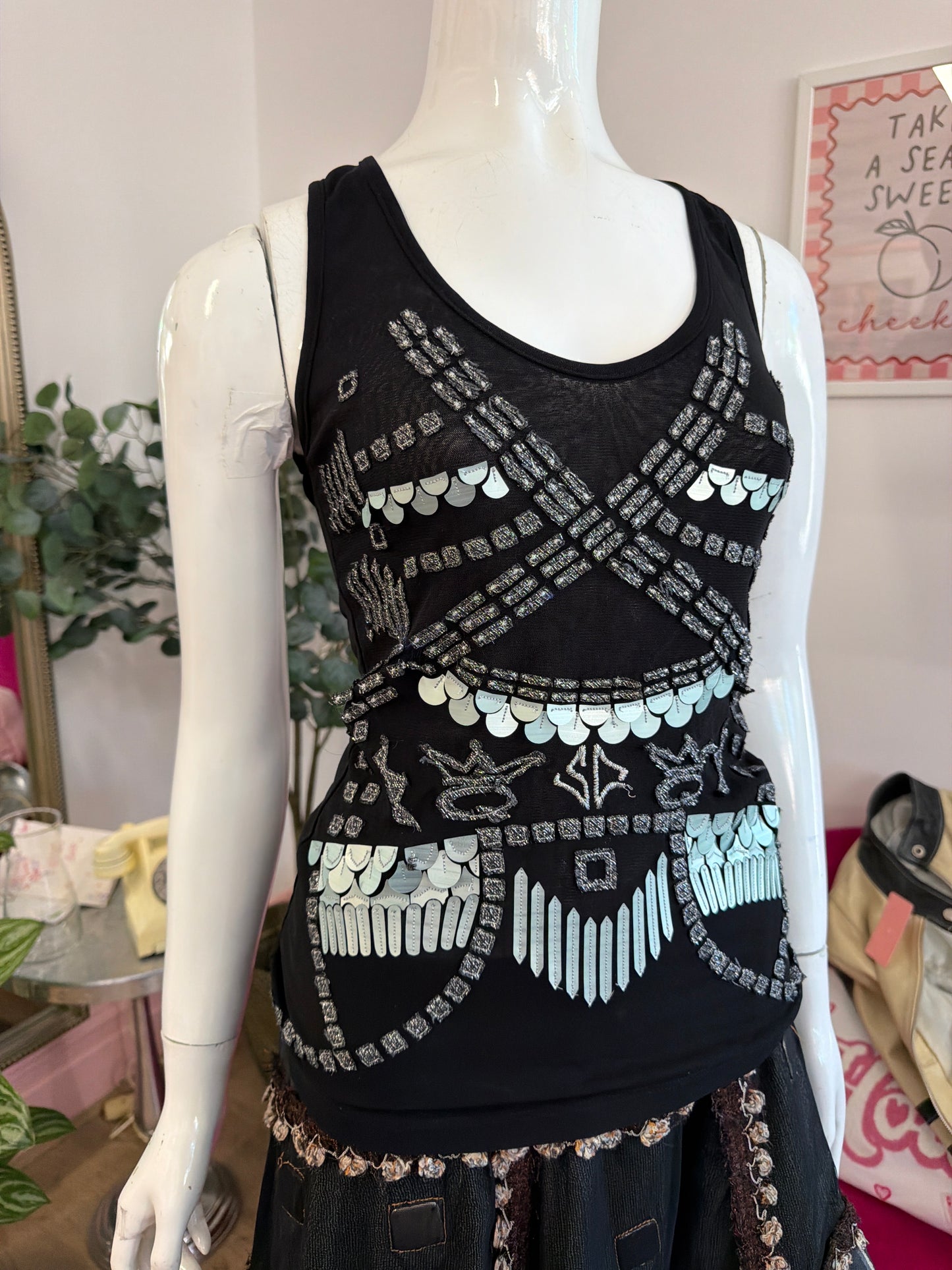 439 Save The Queen tank top