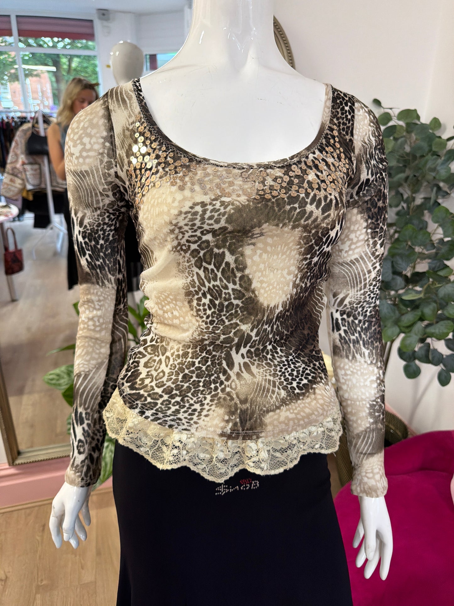 475 Leopard mesh top