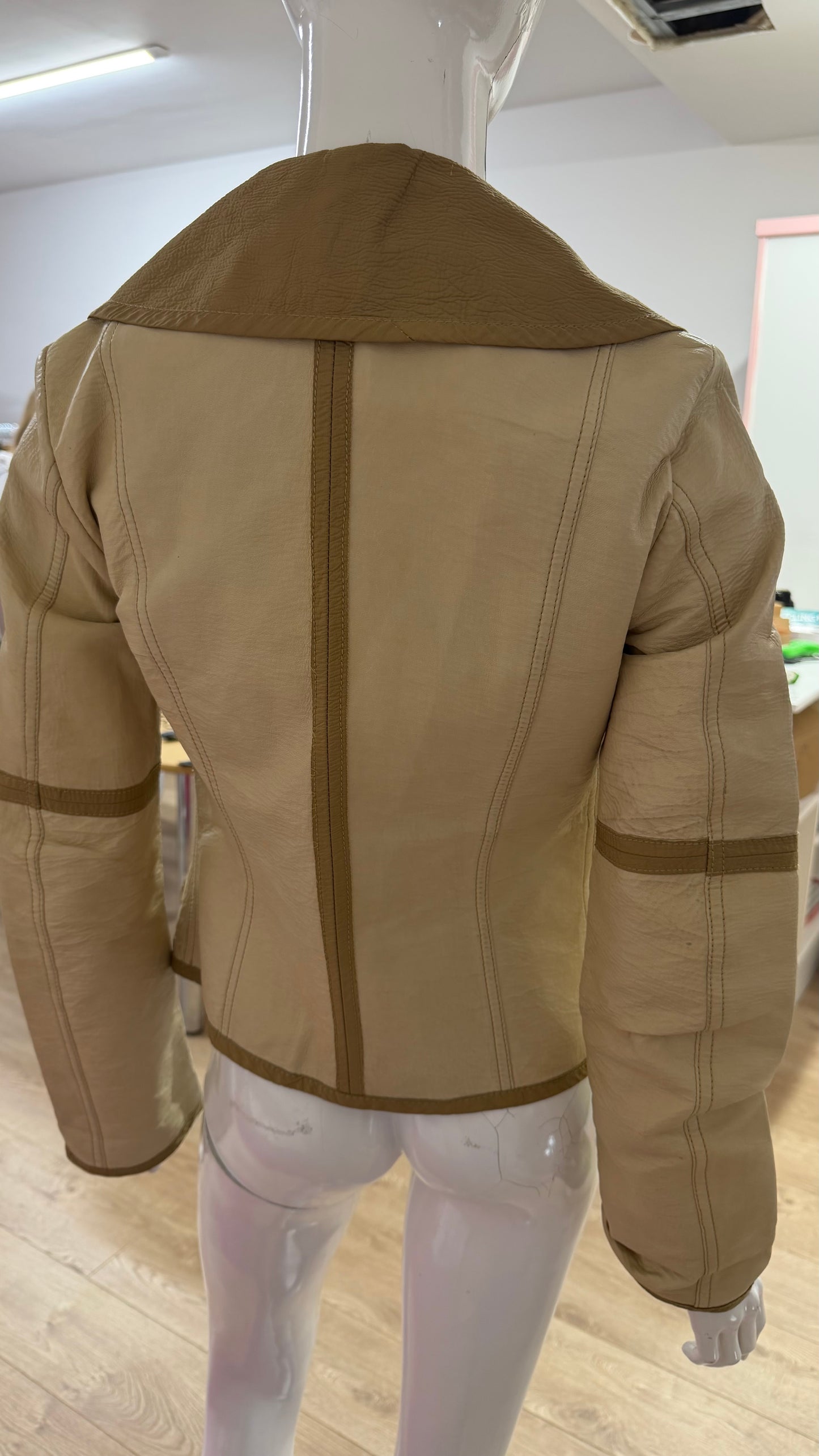289 Beige leather jacket
