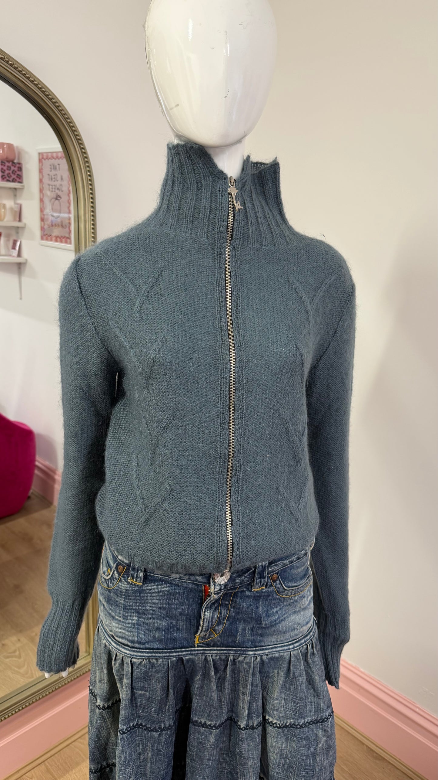 84 blue zip jumper