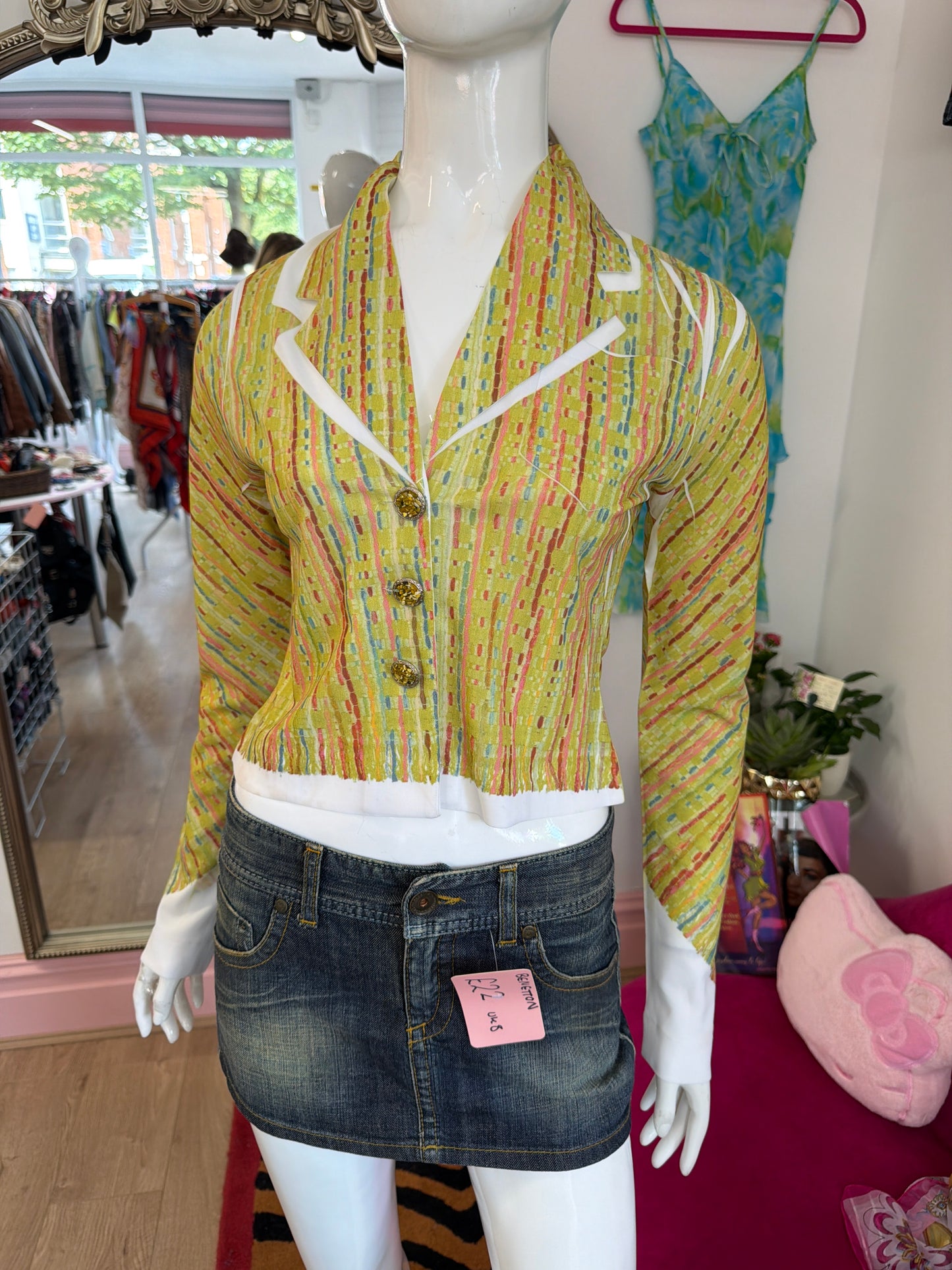 648 Colourful patterned blazer top Size small