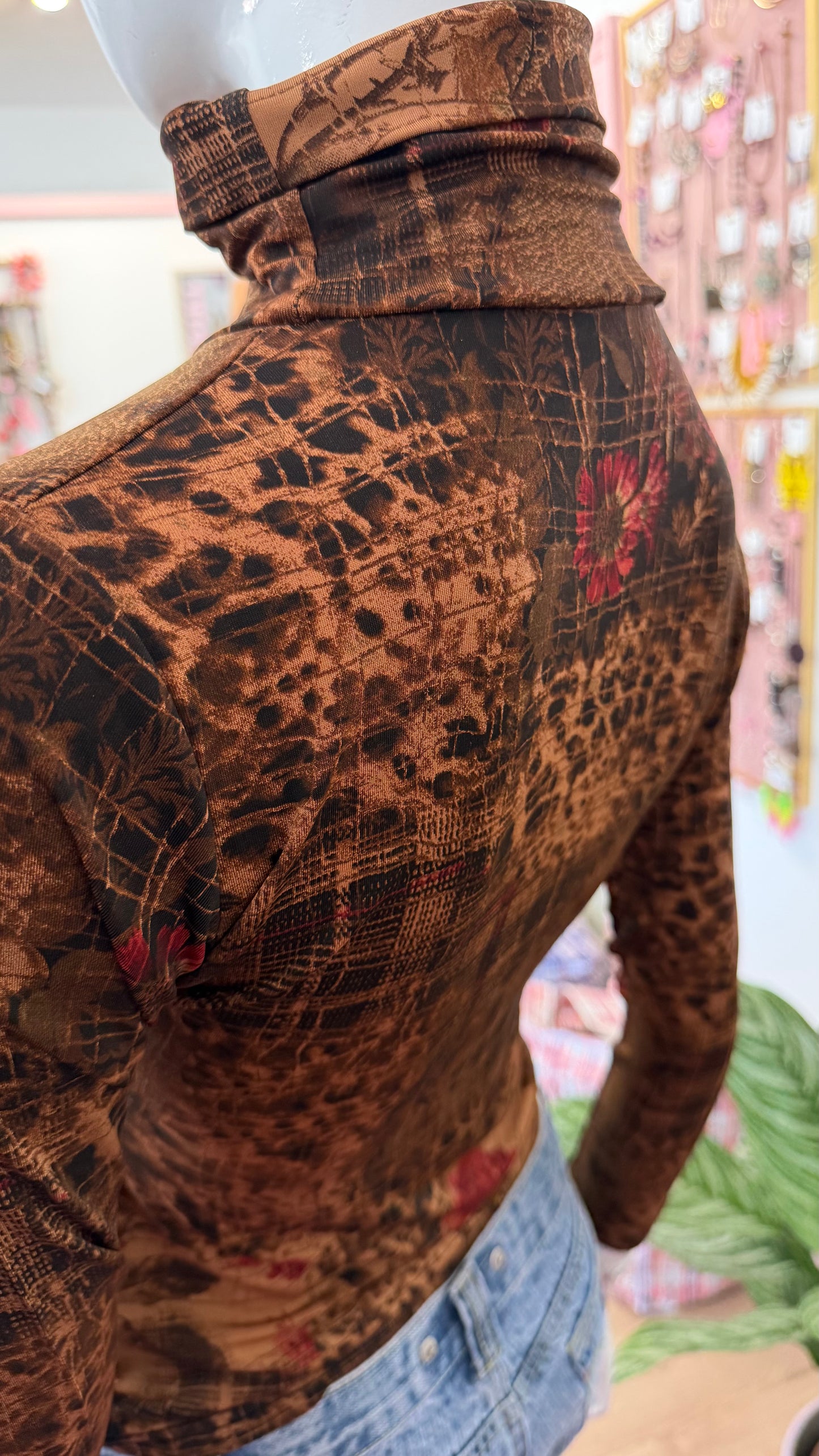 355 Polar neck patterned top