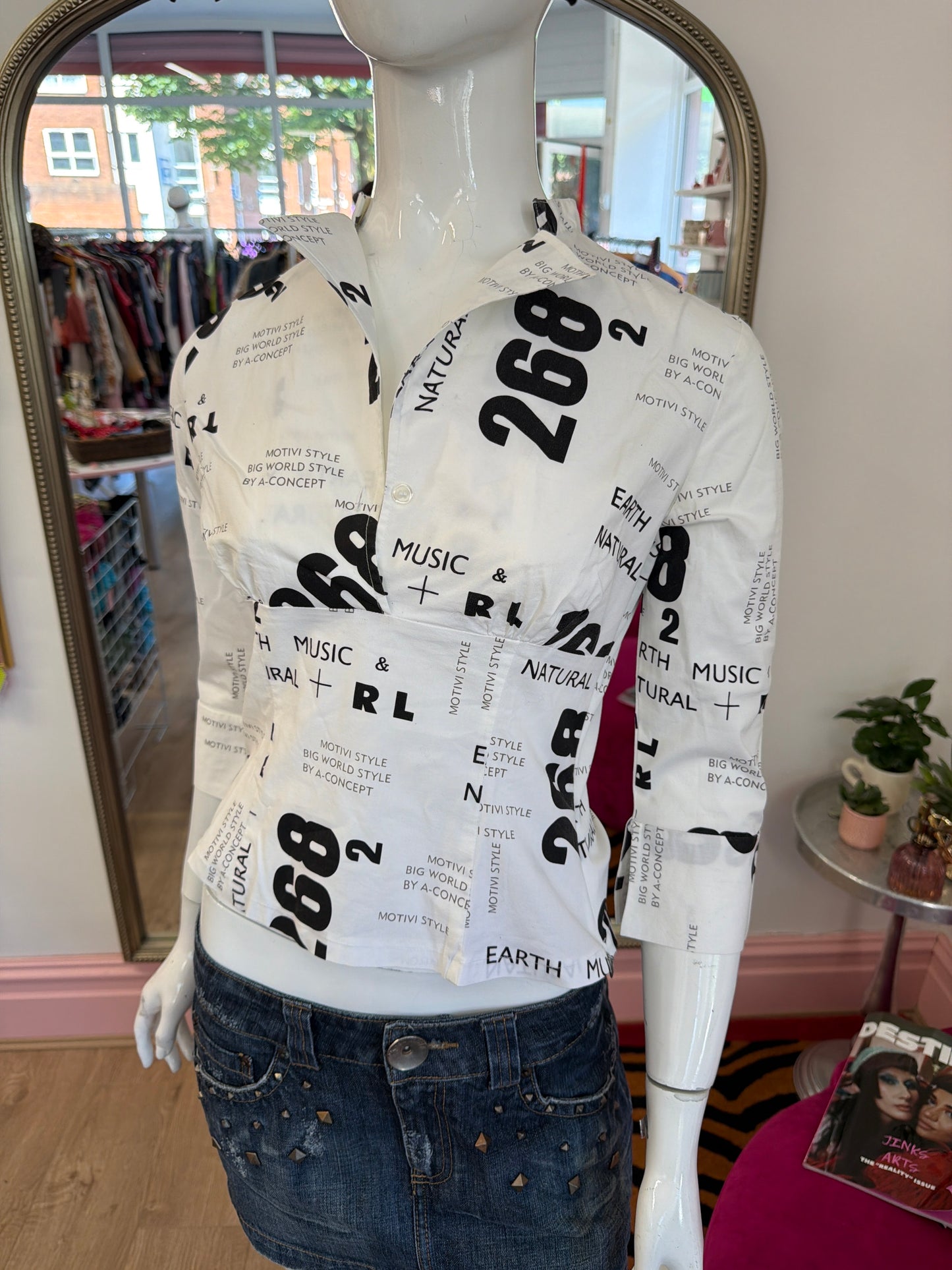 590 Black & white shirt