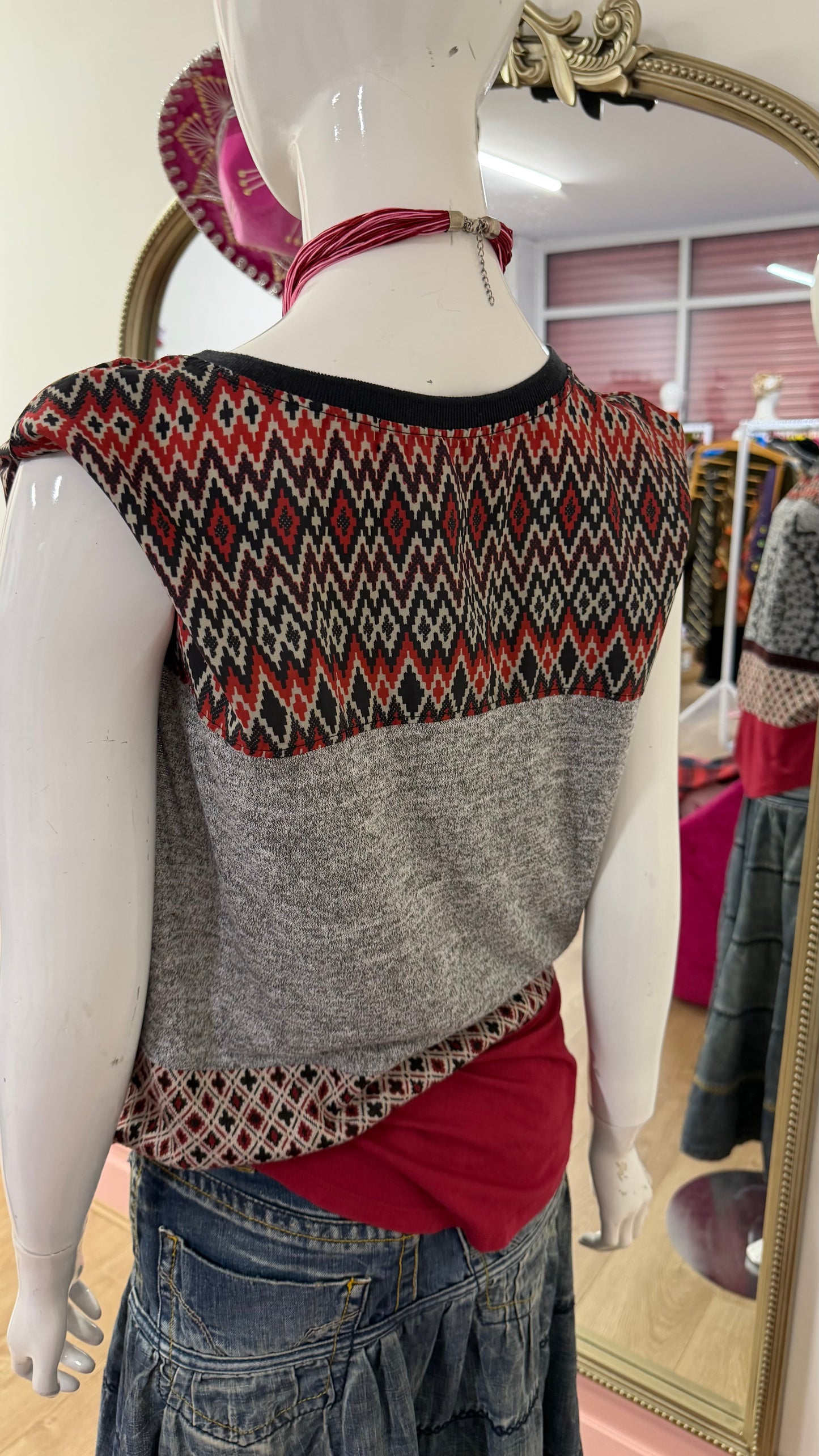 122 Patterned top