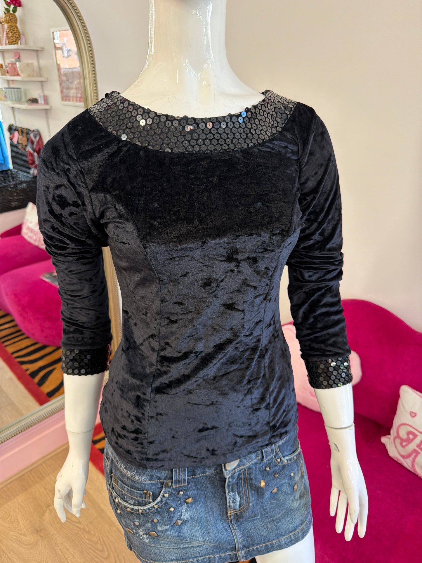 564 Black velvet & sequin top