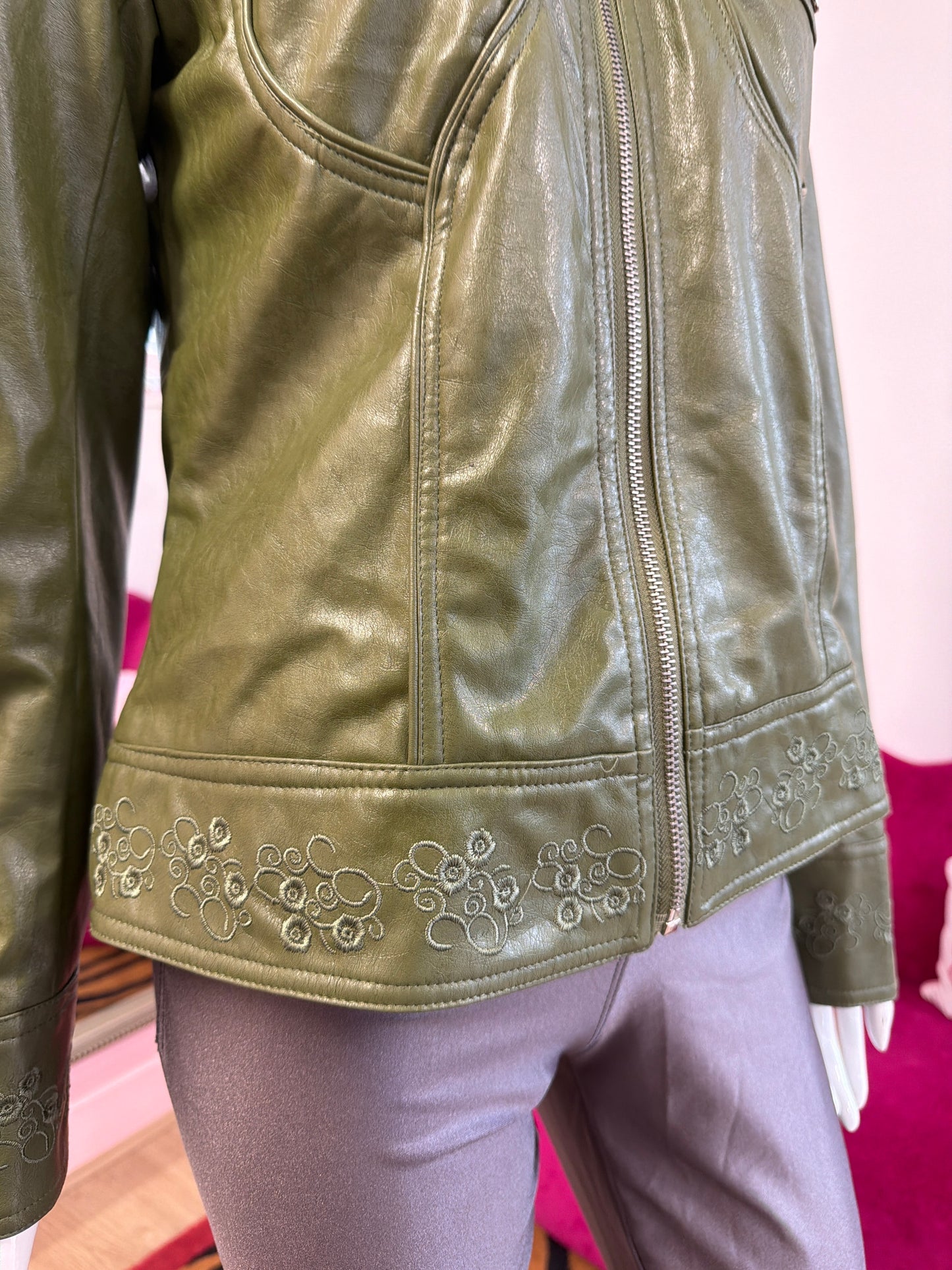 595 Vegan Leather Green jacket Size Medium
