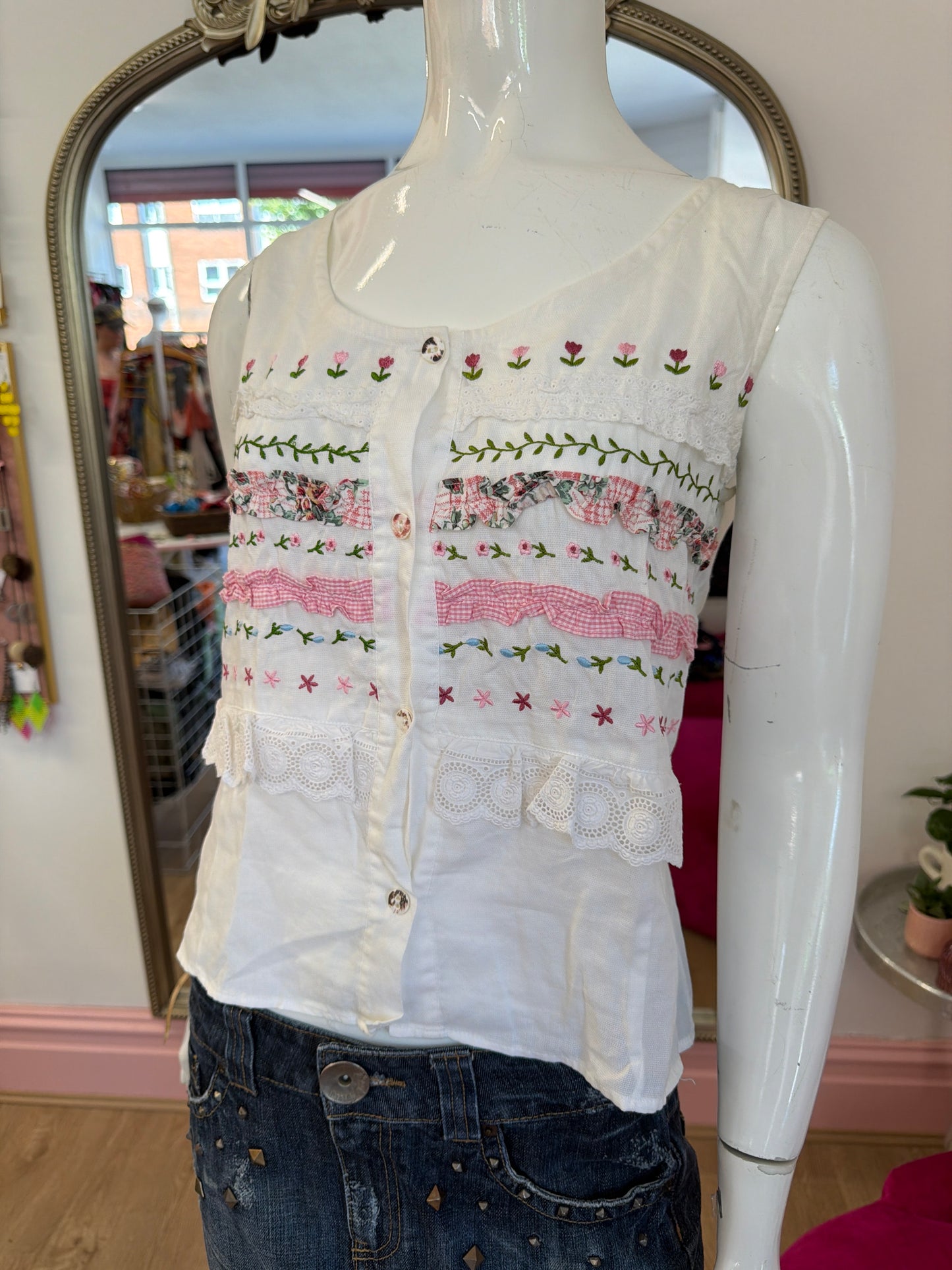 547 White ditsy floral top