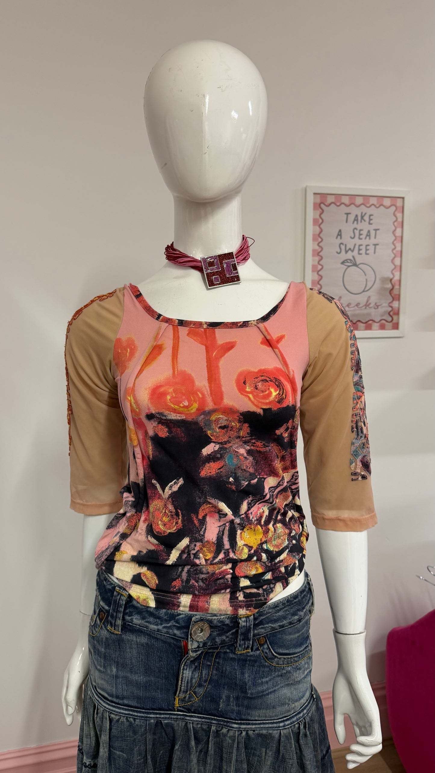 141 Save the Queen top