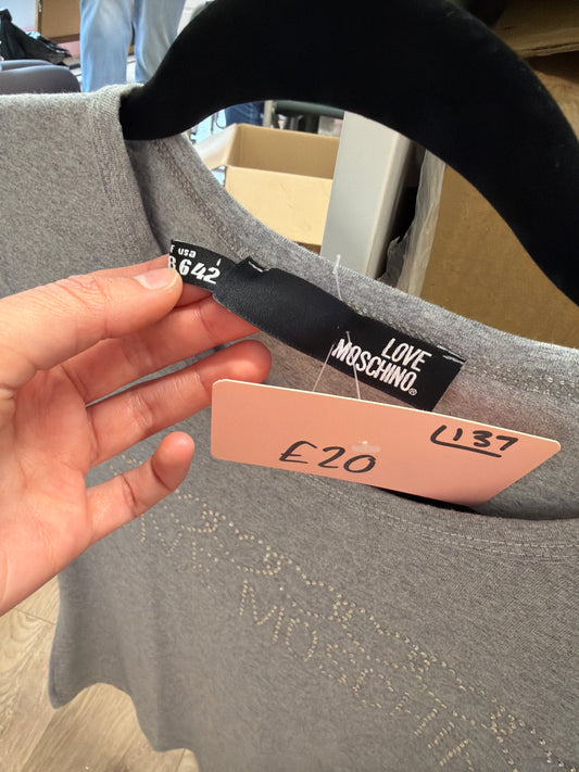 137 Moschino grey top