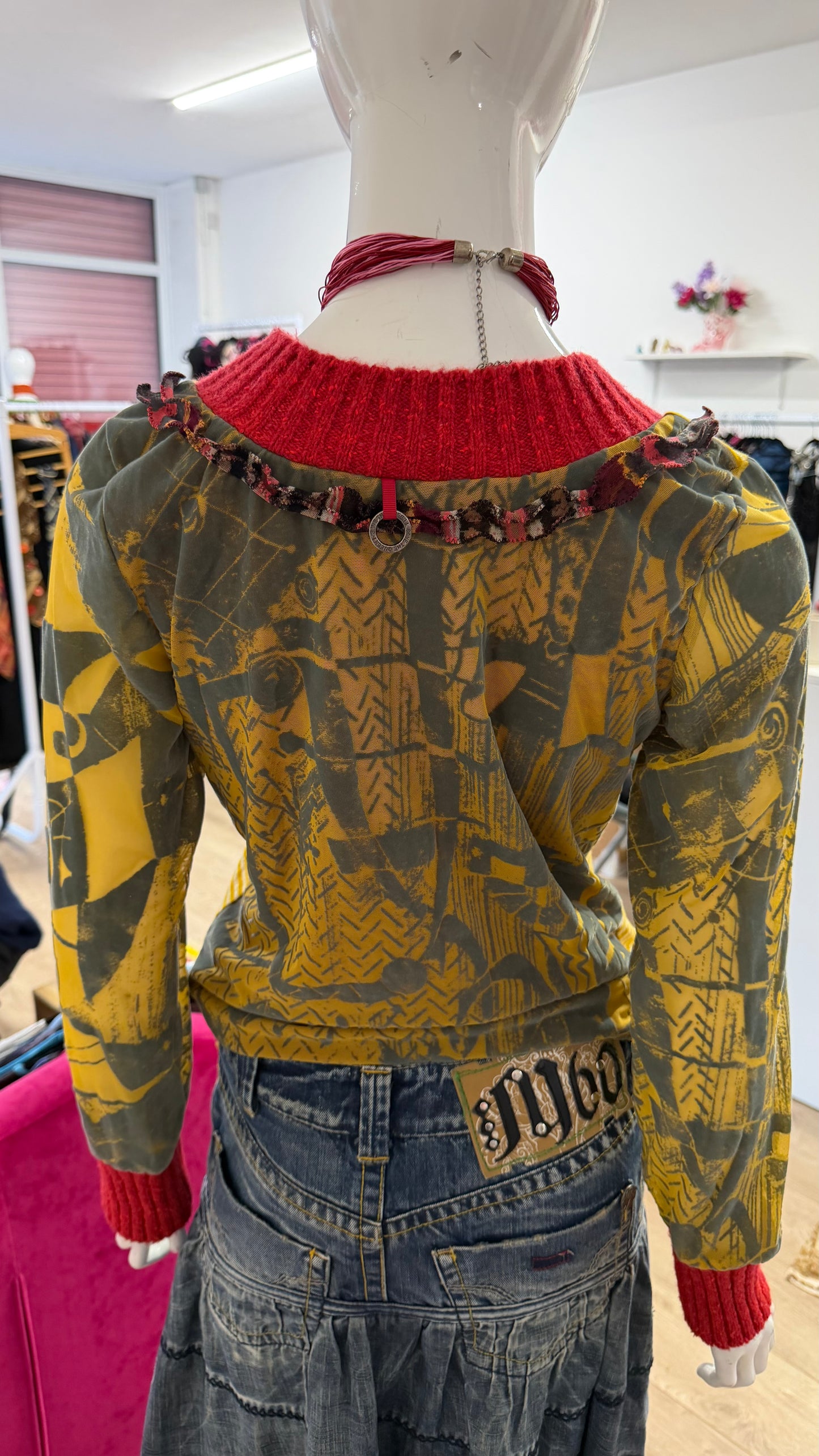 86 Save the queen colourful top