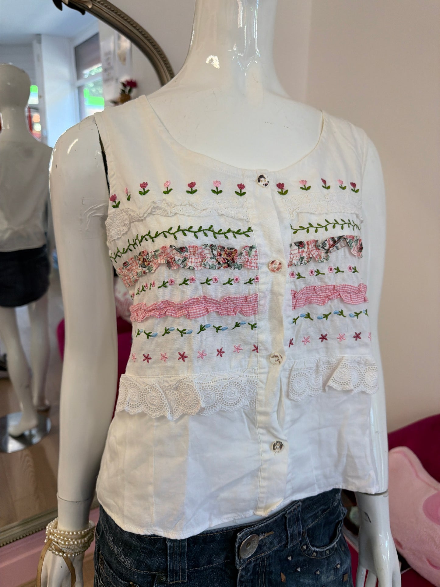 547 White ditsy floral top