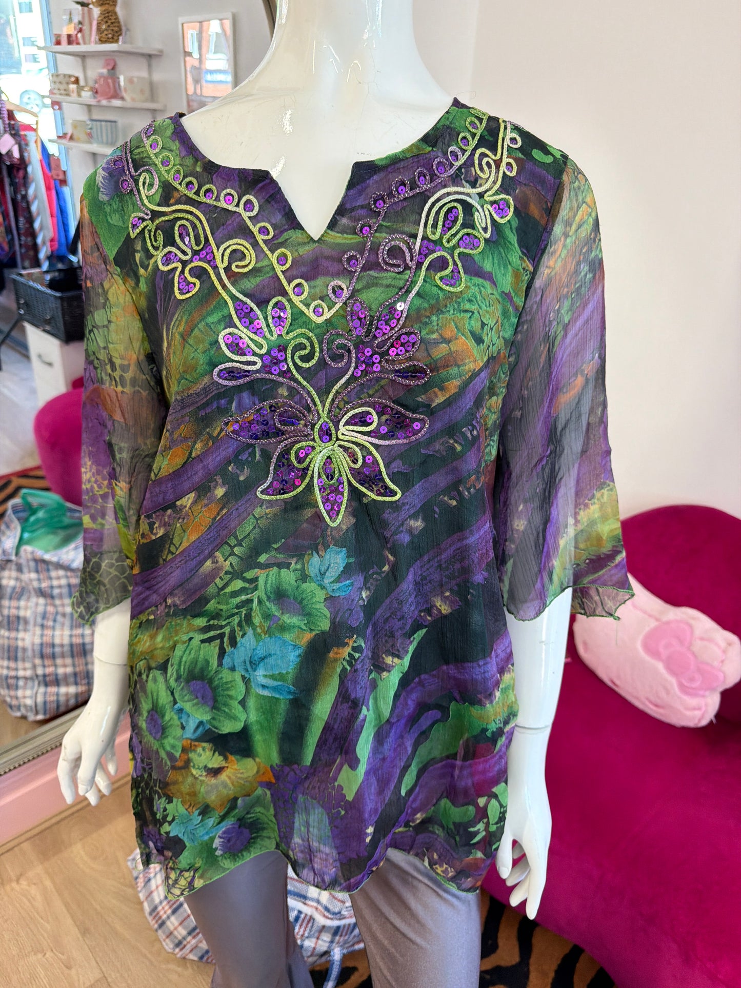 625 embroidered sheer top Size XL