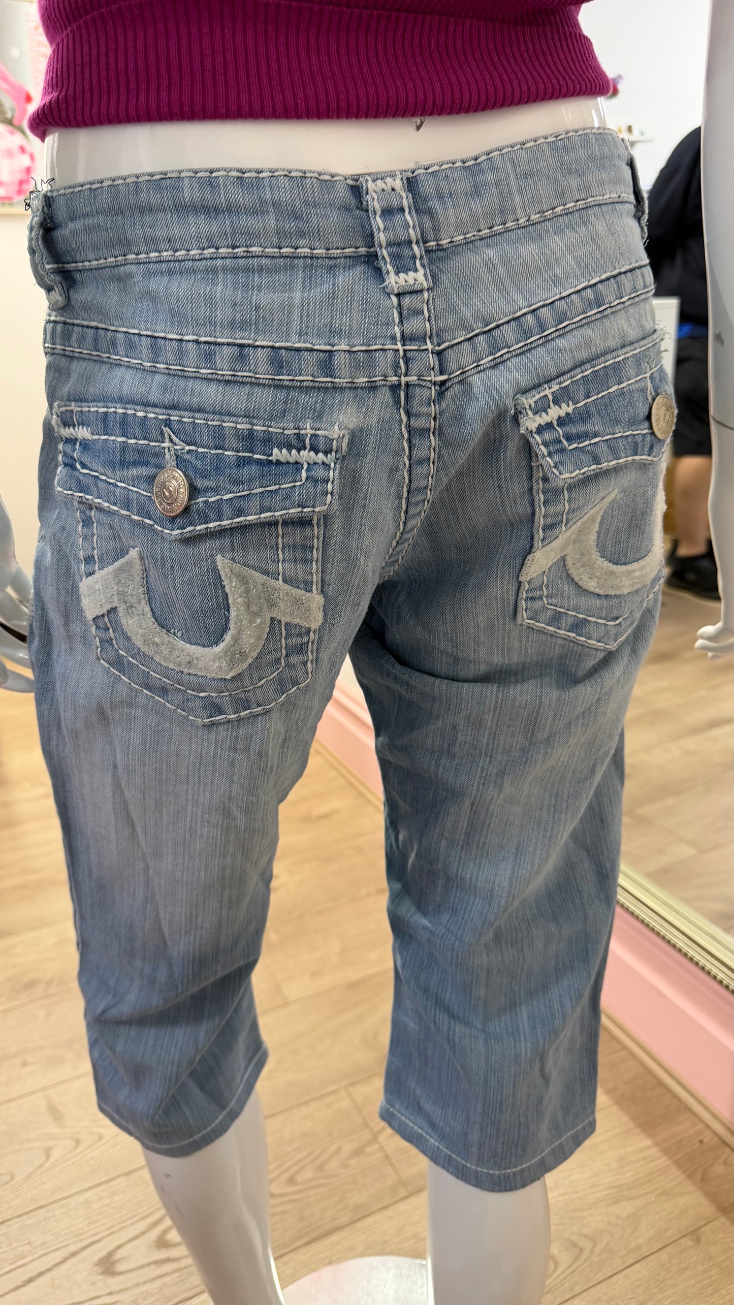 184 True Religion 3/4 trousers